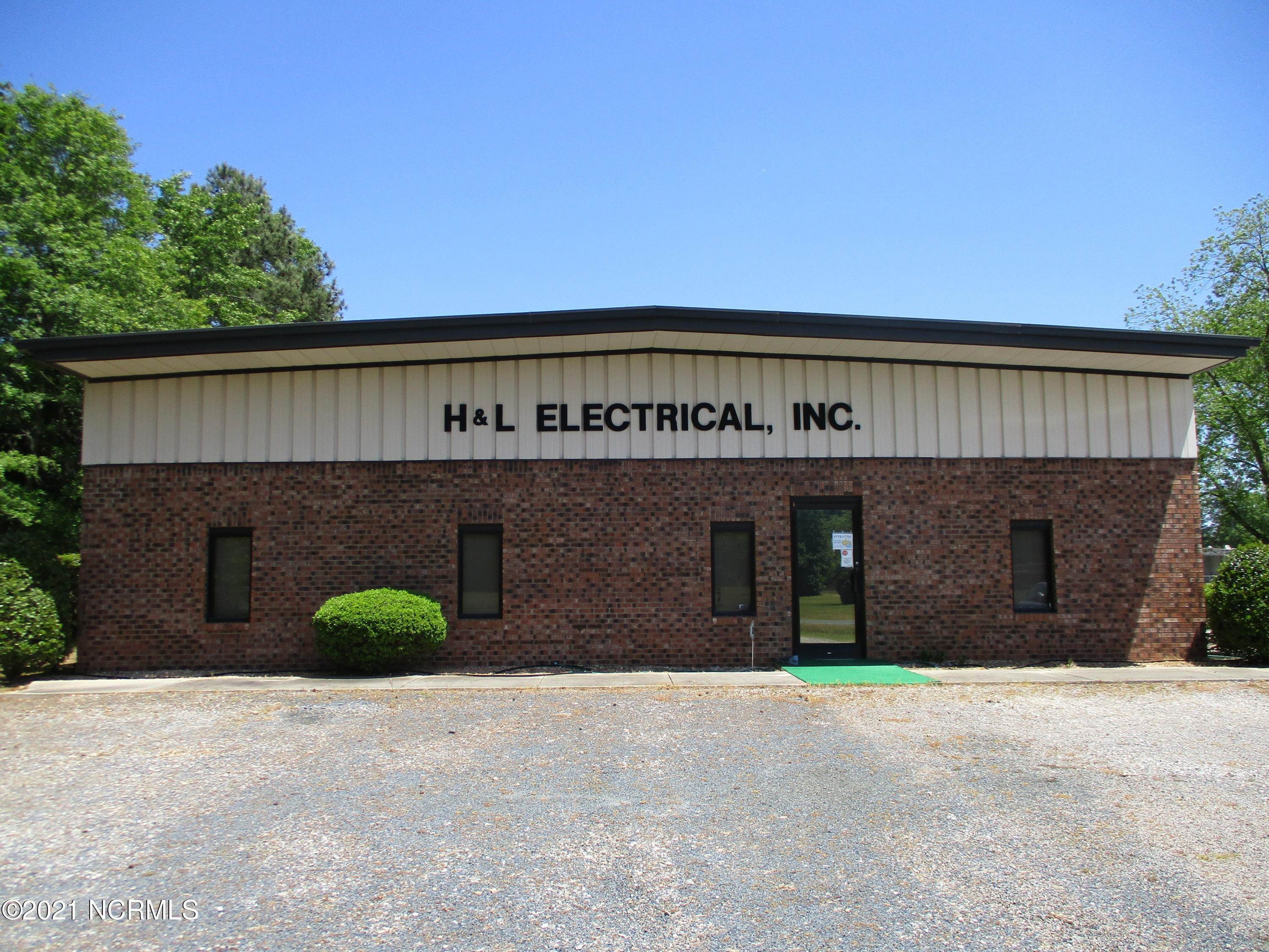 Commercial for Sale at 17421 Plant Road Laurinburg, North Carolina 28352 United States