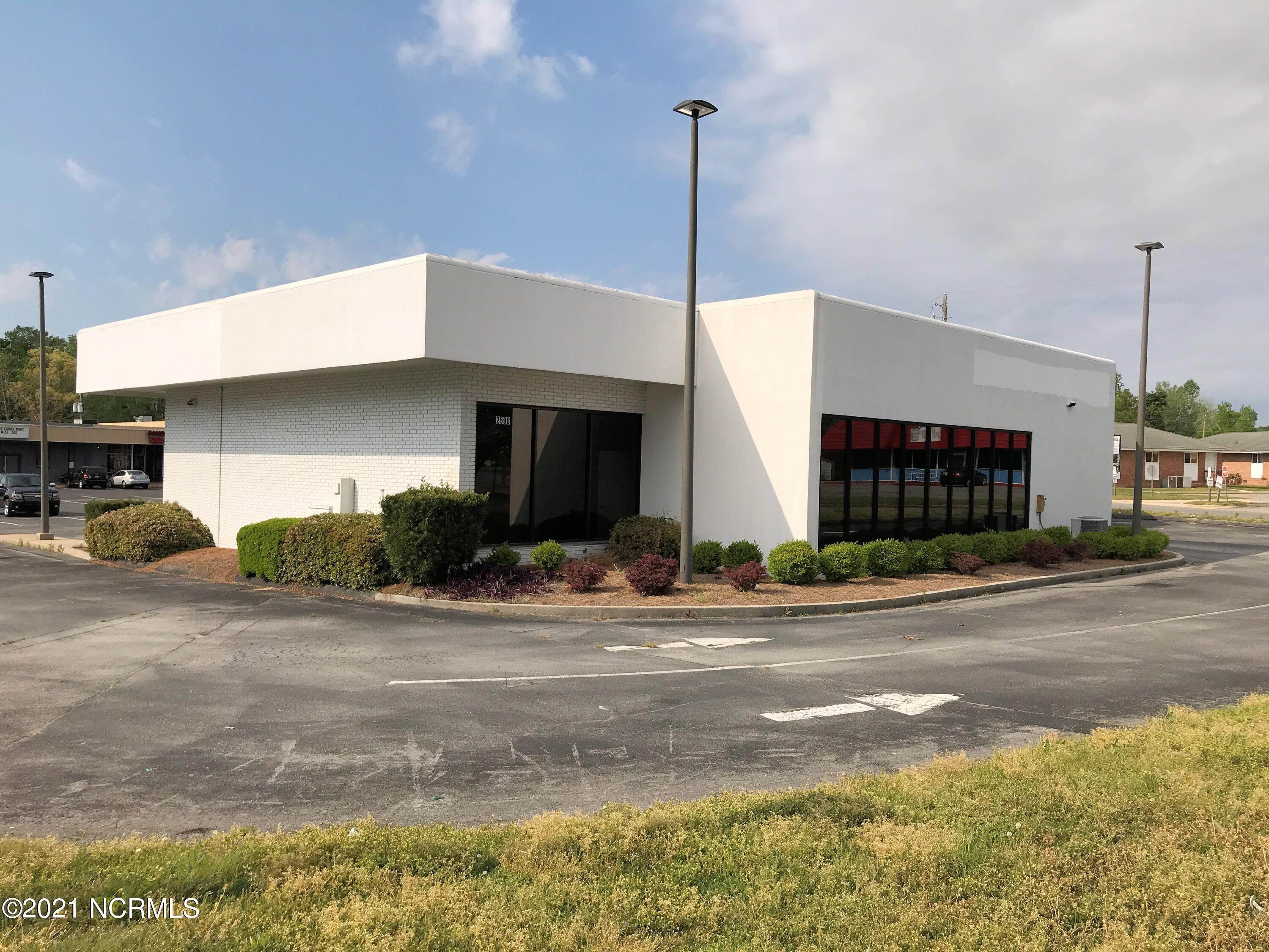 Commercial at 2590 Onslow Drive Jacksonville, North Carolina 28540 United States