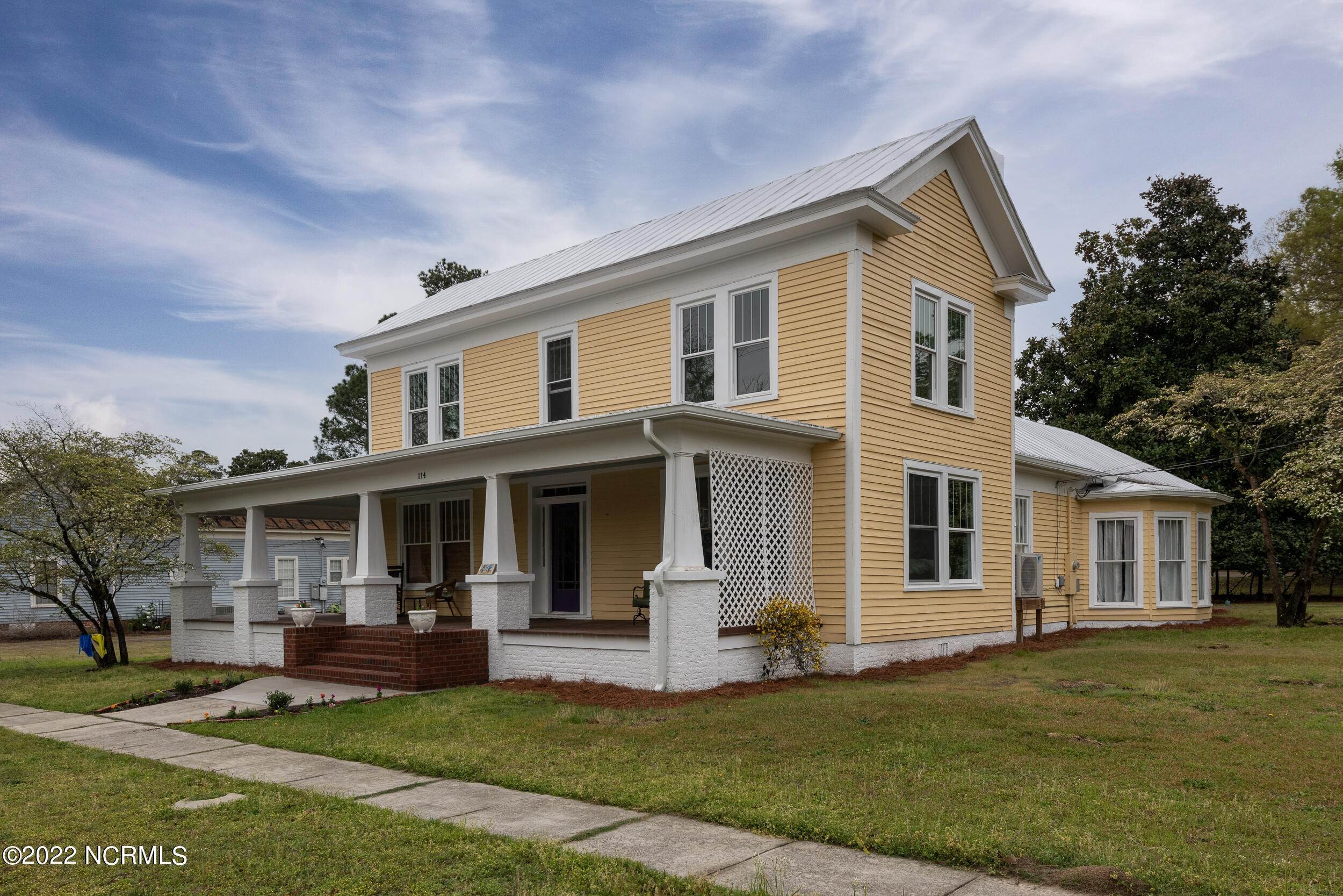 Single Family Homes для того Продажа на 114 Fourth Street Snow Hill, Северная Каролина 28580 Соединенные Штаты