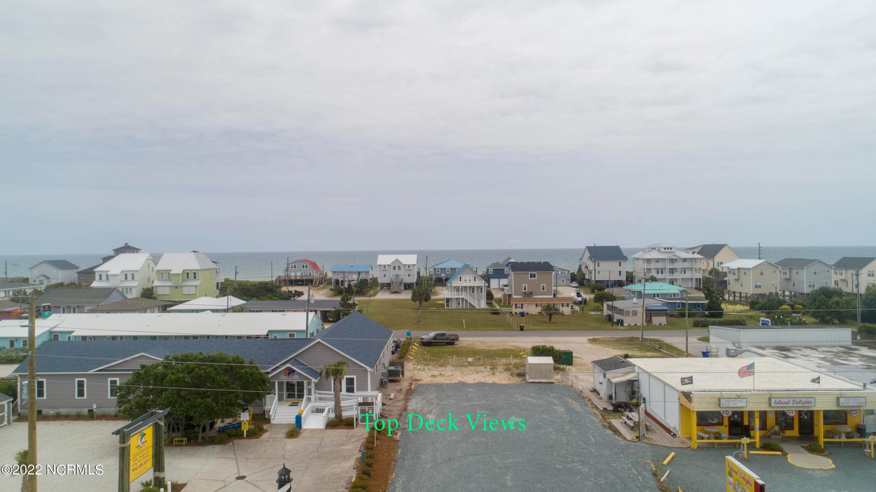 9. Single Family Homes for Sale at 321 New River Drive Surf City, North Carolina 28445 United States