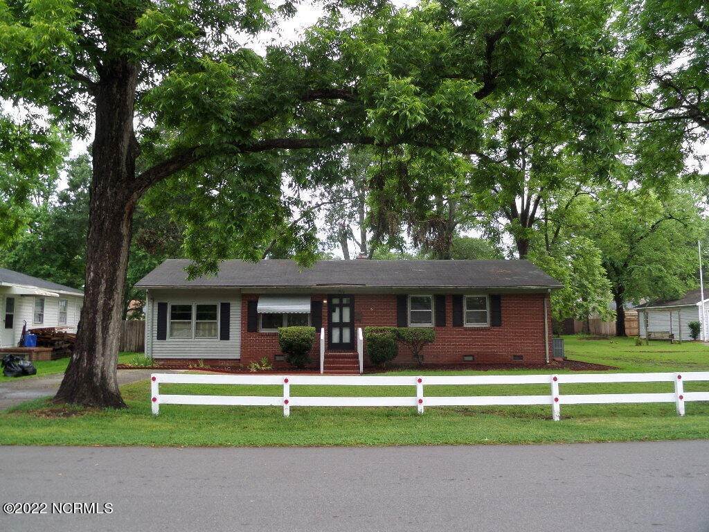 15. Single Family Homes for Sale at 1718 Park Avenue New Bern, North Carolina 28560 United States