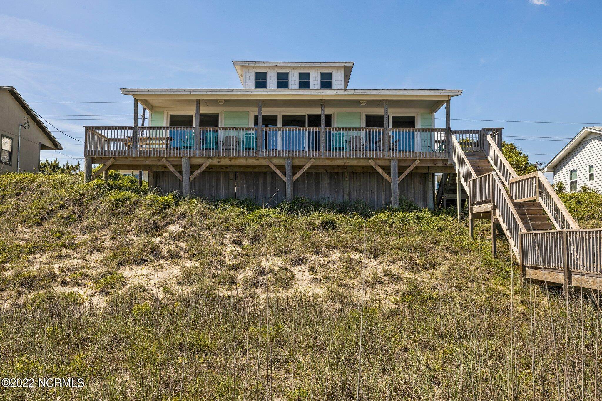 Single Family Homes 为 销售 在 1711 Ocean Drive Emerald Isle, 北卡罗来纳州 28594 美国