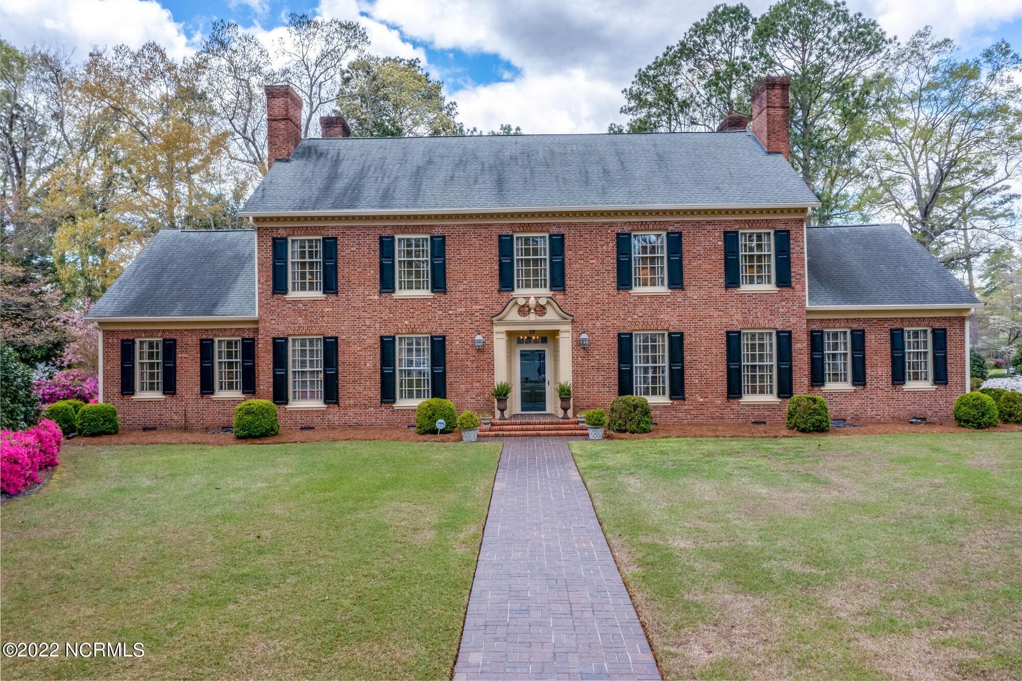 Single Family Homes для того Продажа на 1906 Cambridge Drive Kinston, Северная Каролина 28504 Соединенные Штаты