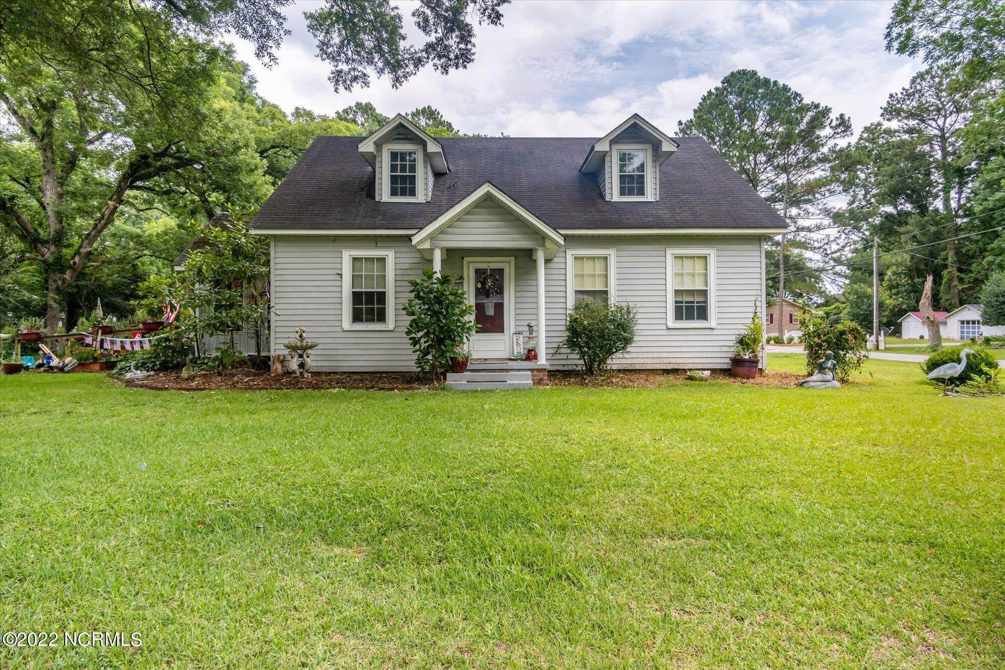 1. Single Family Homes for Sale at 414 6th Street Aurora, North Carolina 27806 United States