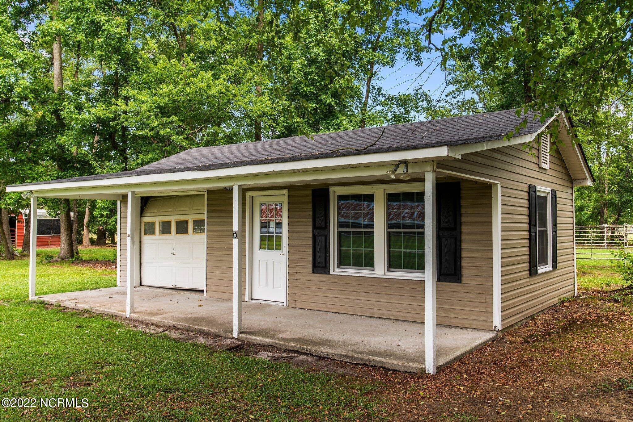 11. Single Family Homes for Sale at 1130 Big Apple Farms Lane Williamston, North Carolina 27892 United States