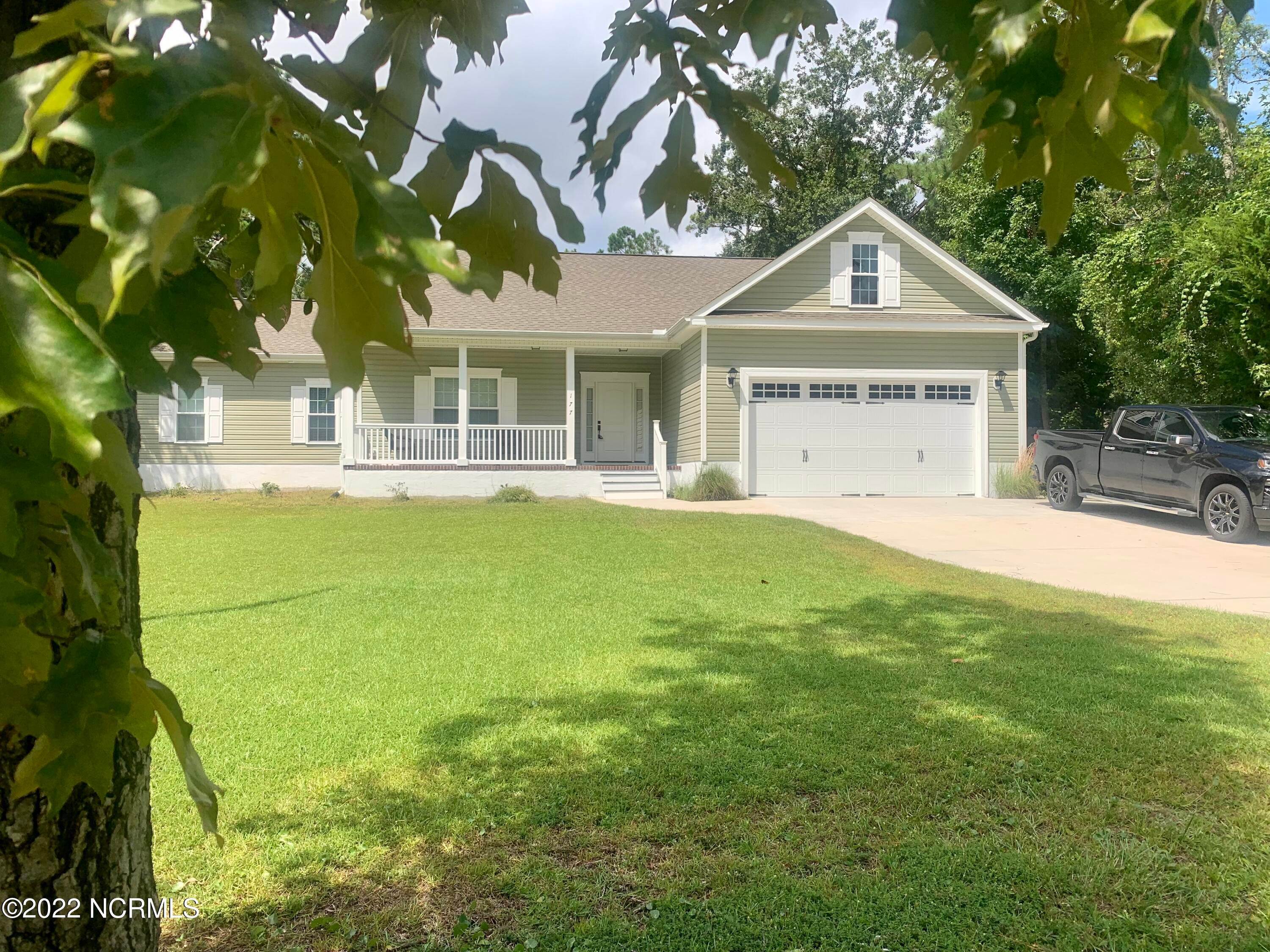 Single Family Homes для того Продажа на 177 White Oak Bluff Road Stella, Северная Каролина 28582 Соединенные Штаты