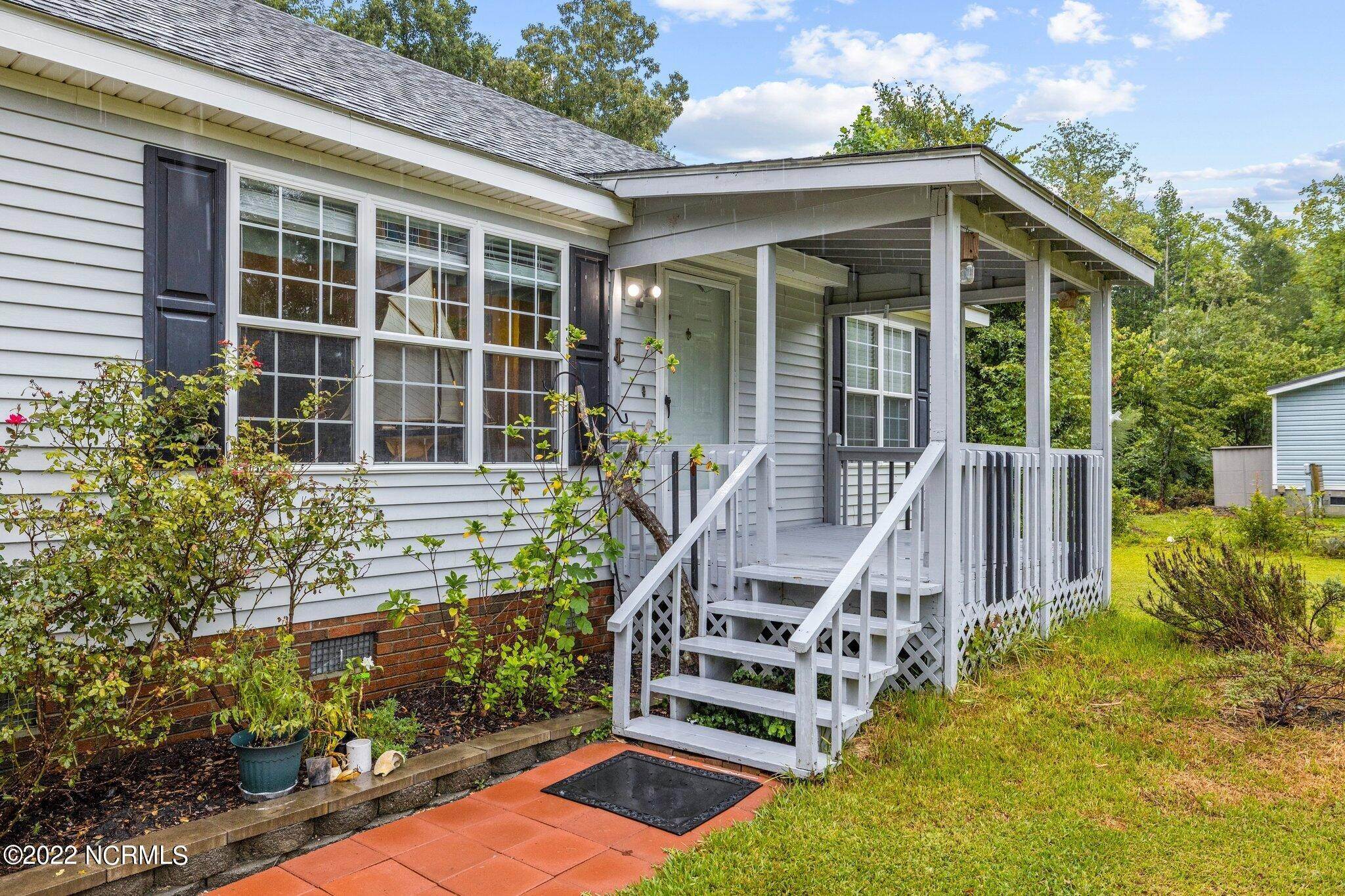 3. Single Family Homes for Sale at 820 Garner Drive Newport, North Carolina 28570 United States