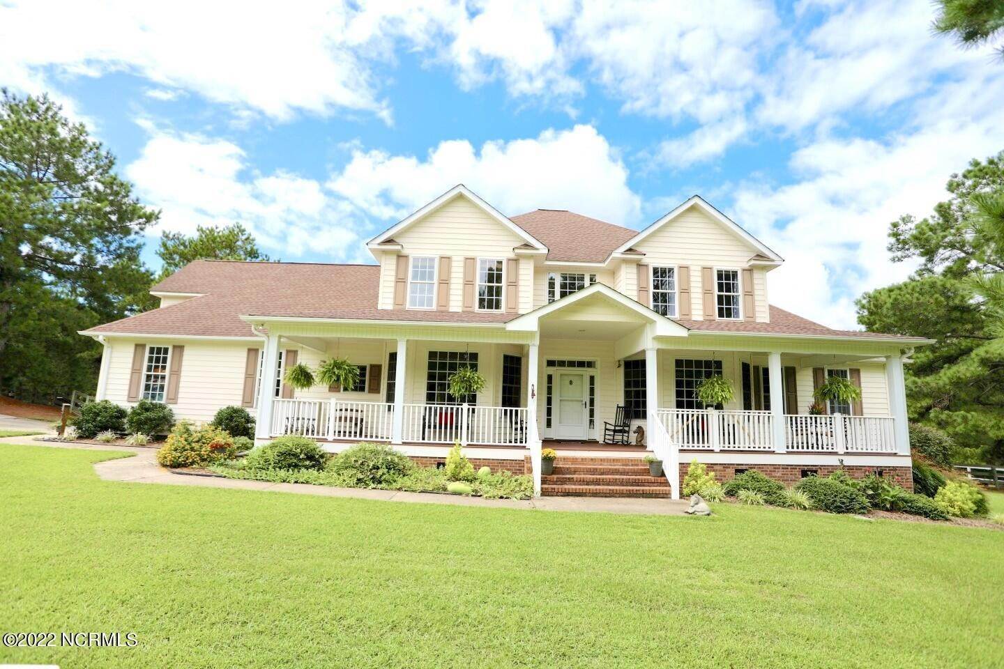Single Family Homes pour l Vente à 171 Lost Trail Drive West End, Caroline du Nord 27376 États-Unis