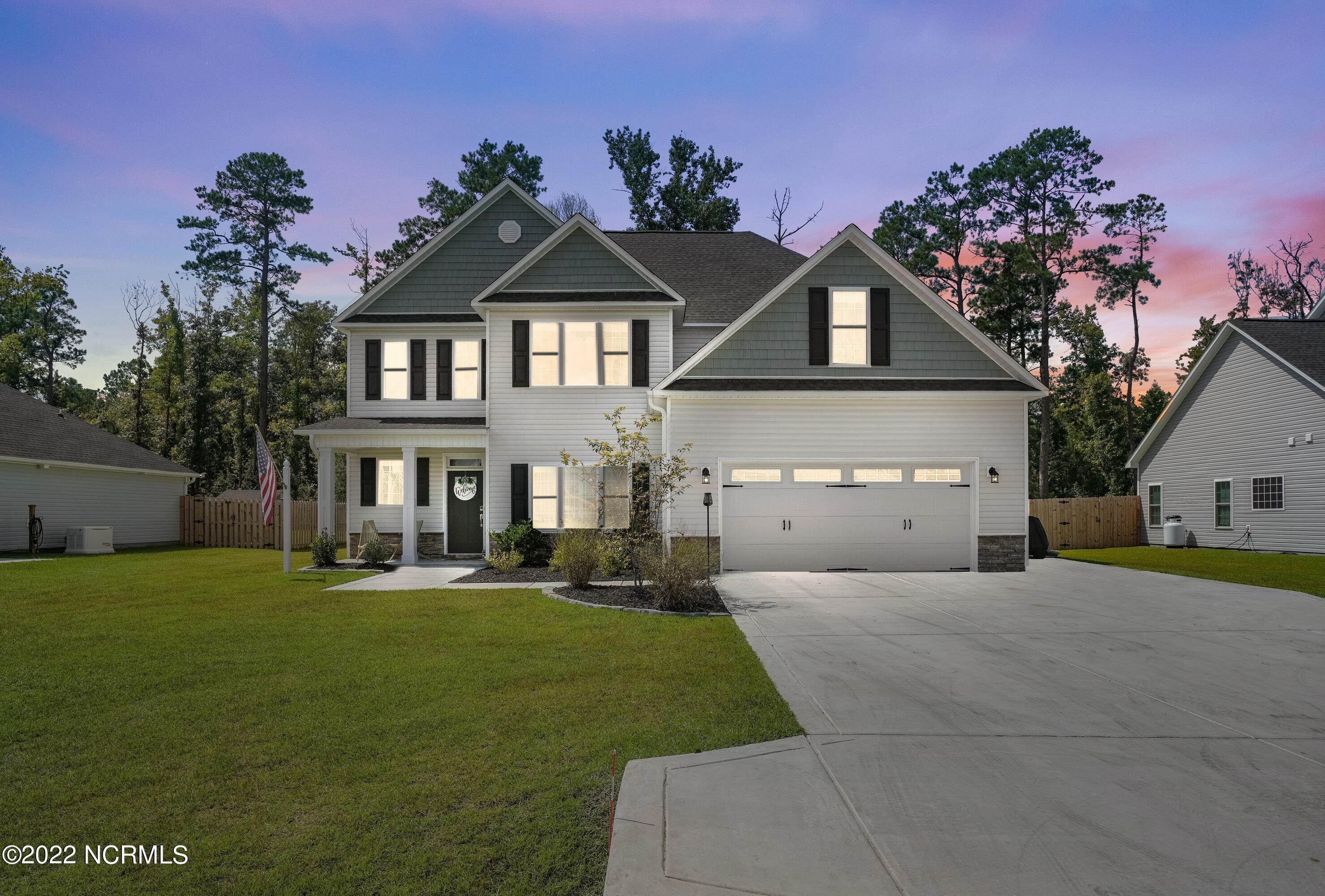 2. Single Family Homes for Sale at 749 Habersham Avenue Rocky Point, North Carolina 28457 United States