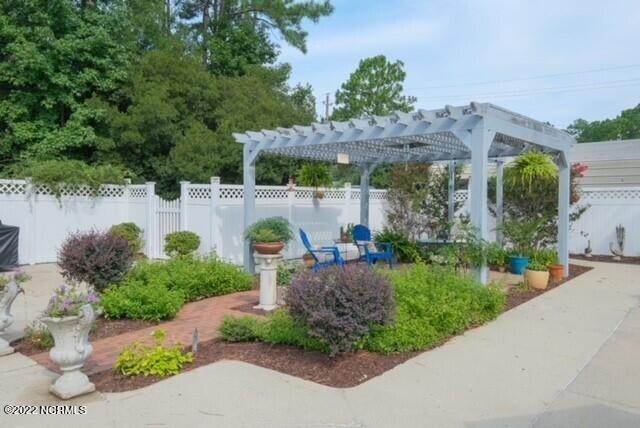 7. Single Family Homes for Sale at 118 Kimberly Drive Edenton, North Carolina 27932 United States