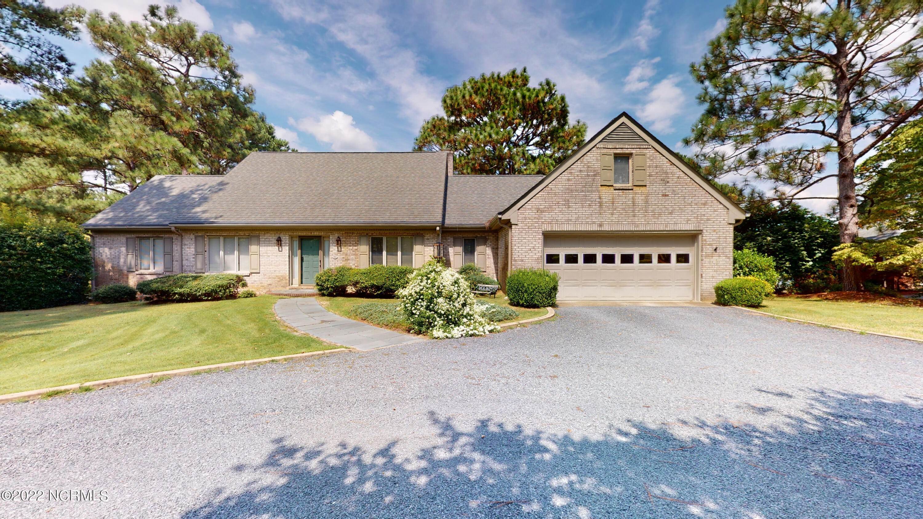 2. Single Family Homes for Sale at 19 Shadow Drive Whispering Pines, North Carolina 28327 United States