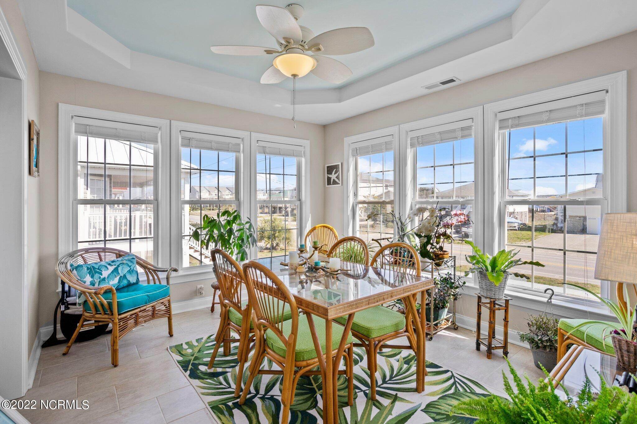 16. Single Family Homes for Sale at 2005 New River Drive Surf City, North Carolina 28445 United States