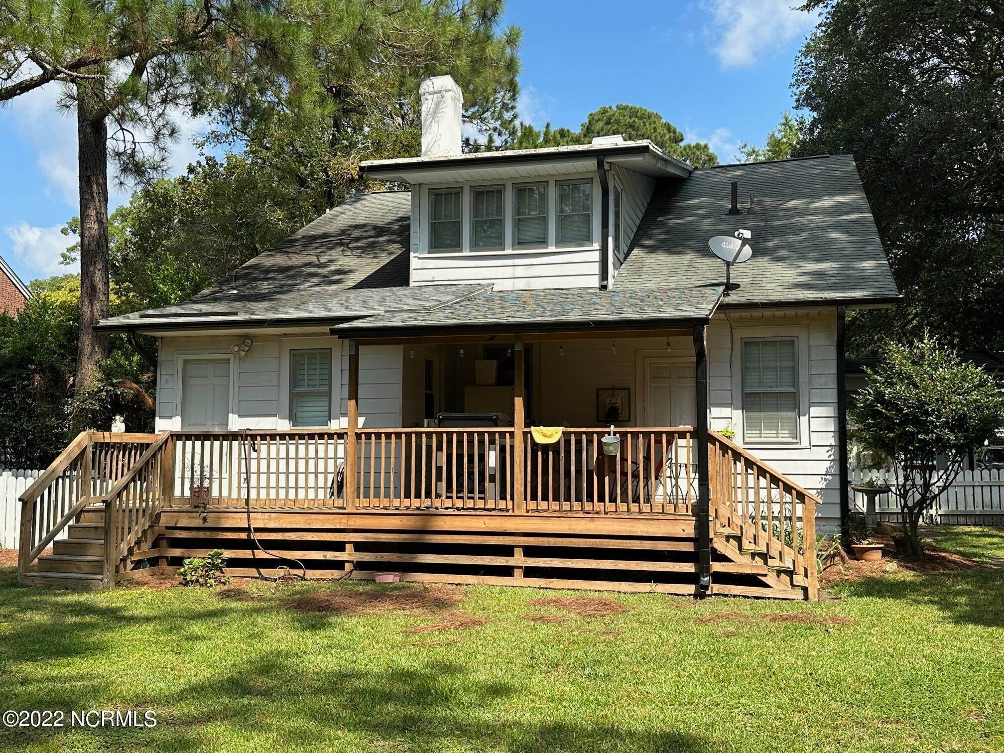 15. Single Family Homes for Sale at 804 Beech Street Goldsboro, North Carolina 27530 United States