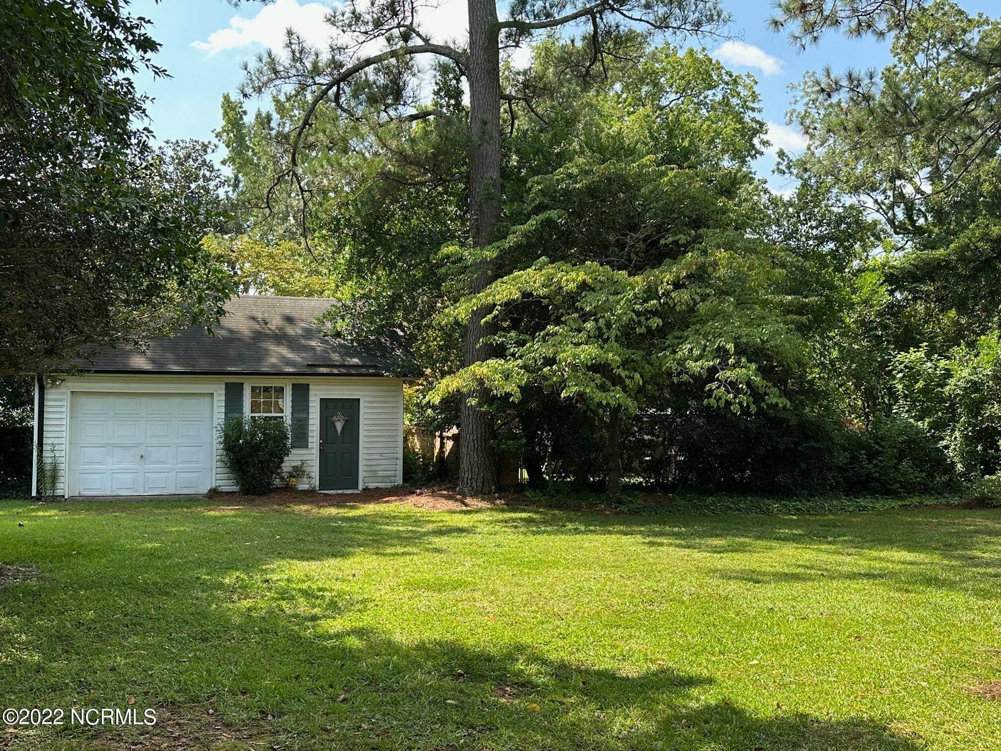 16. Single Family Homes for Sale at 804 Beech Street Goldsboro, North Carolina 27530 United States