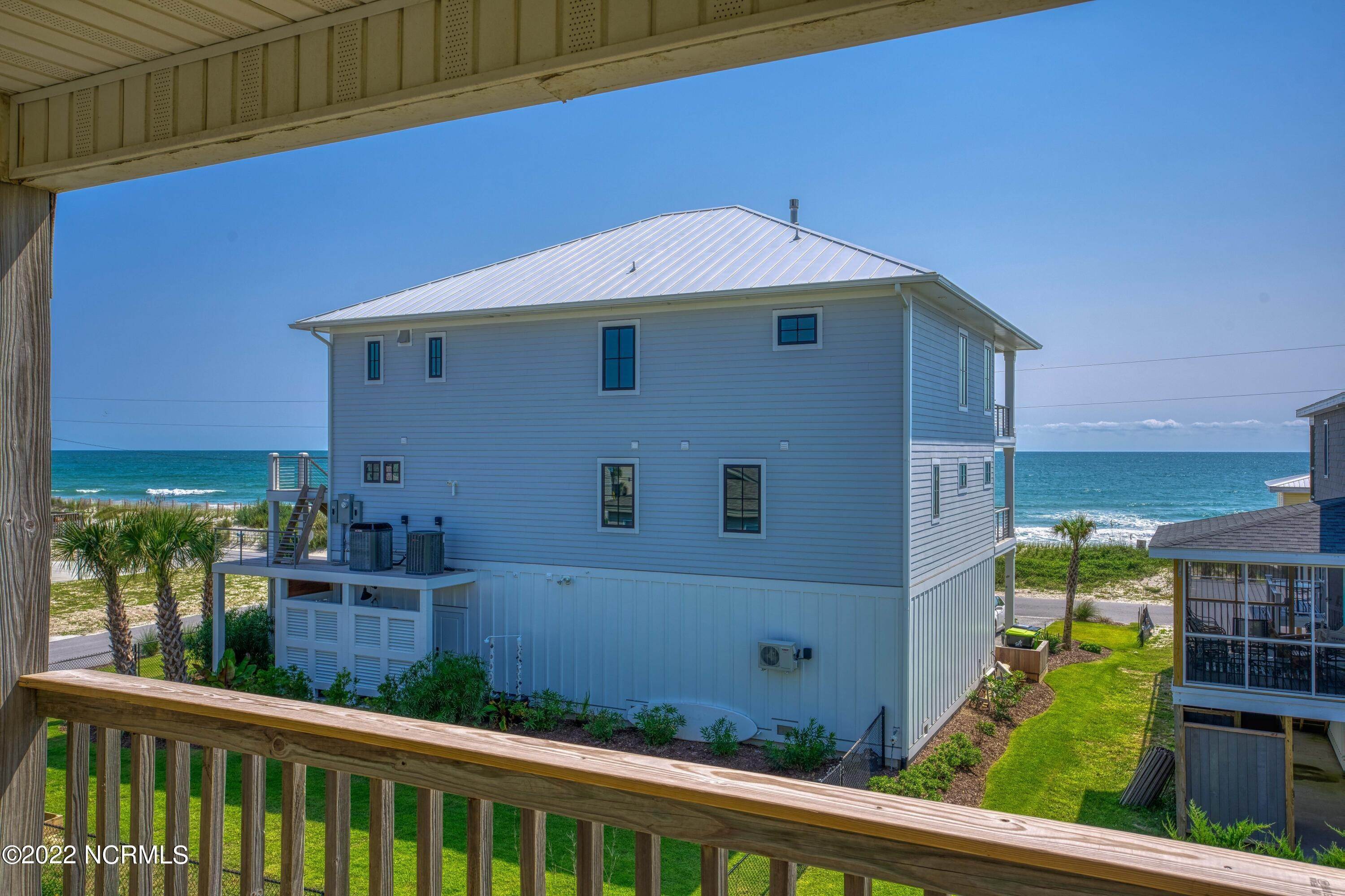 7. Single Family Homes for Sale at 1424 Topsail Drive Surf City, North Carolina 28445 United States