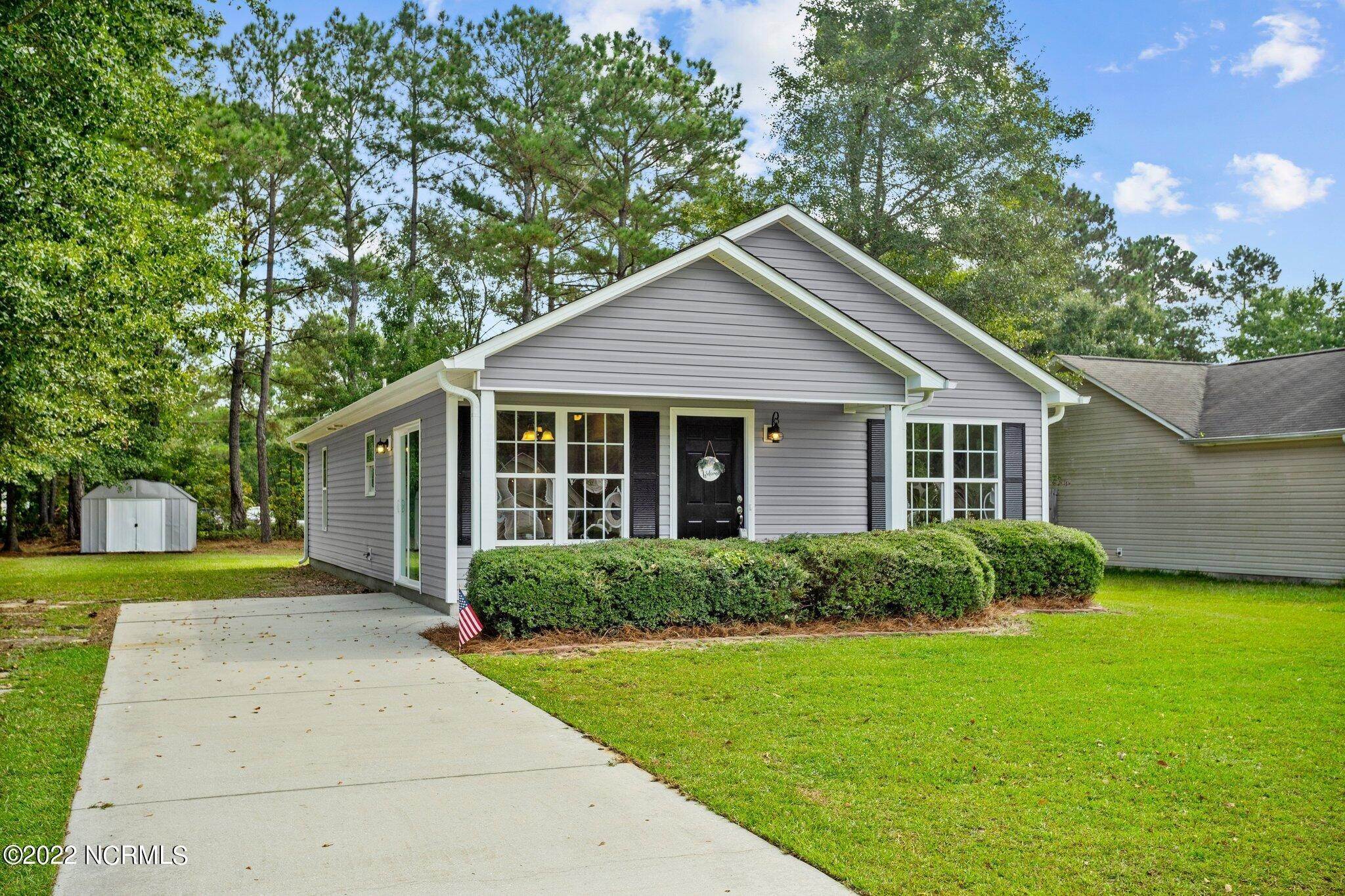 2. Single Family Homes for Sale at 107 Ashbury Park Lane Richlands, North Carolina 28574 United States