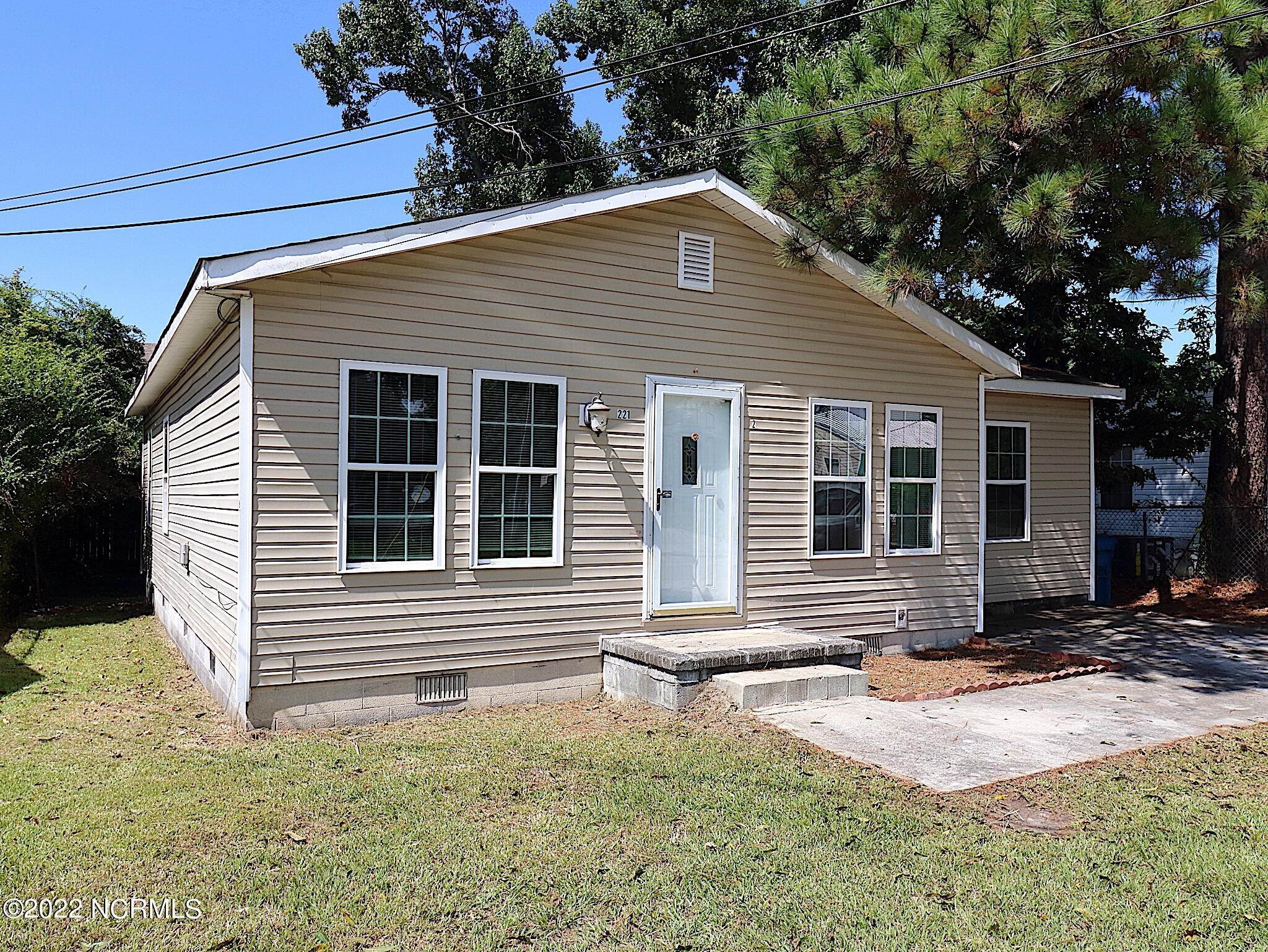 3. Single Family Homes for Sale at 221 31st Street Wilmington, North Carolina 28405 United States