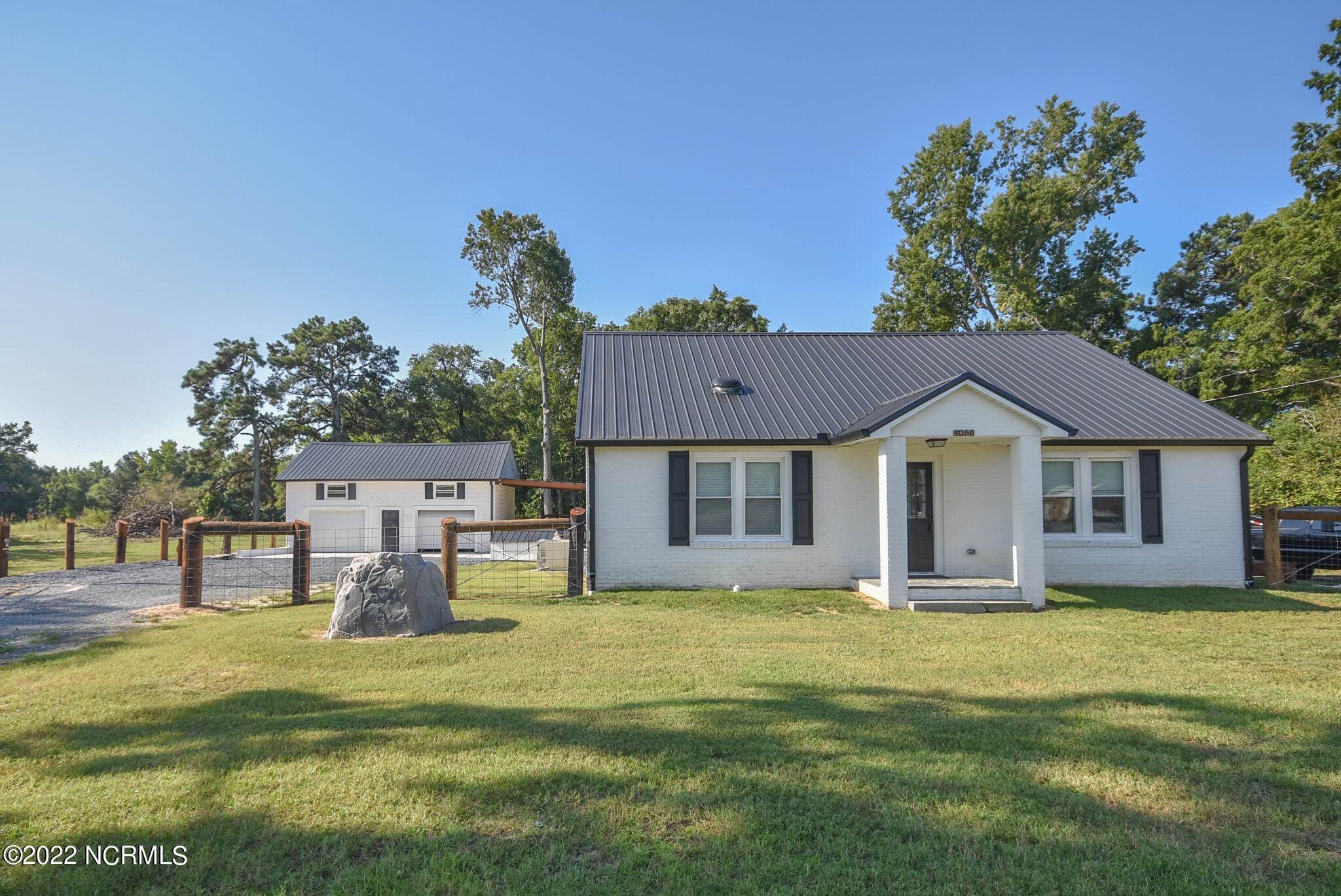 3. Single Family Homes for Sale at 4060 Union Church Road Carthage, North Carolina 28327 United States