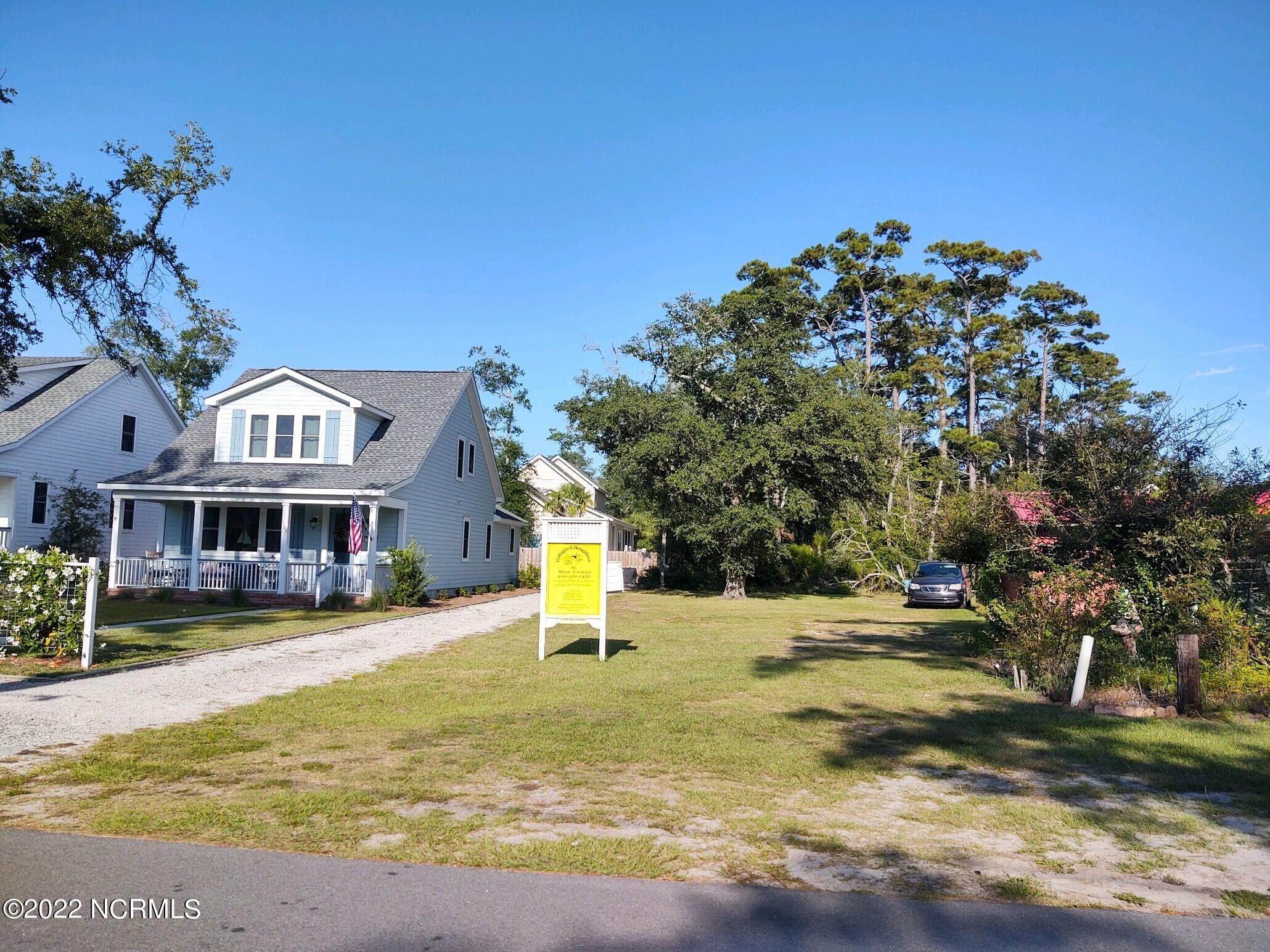 17. Single Family Homes for Sale at Caswell Avenue Southport, North Carolina 28461 United States