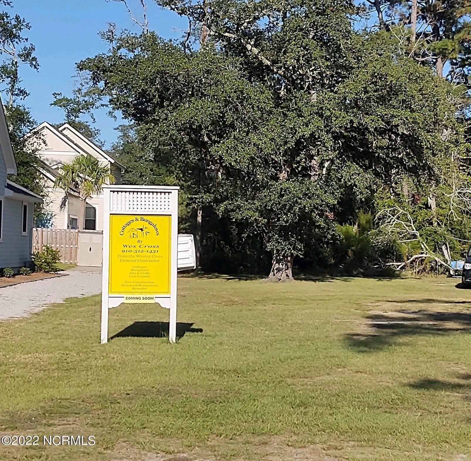 18. Single Family Homes for Sale at Caswell Avenue Southport, North Carolina 28461 United States