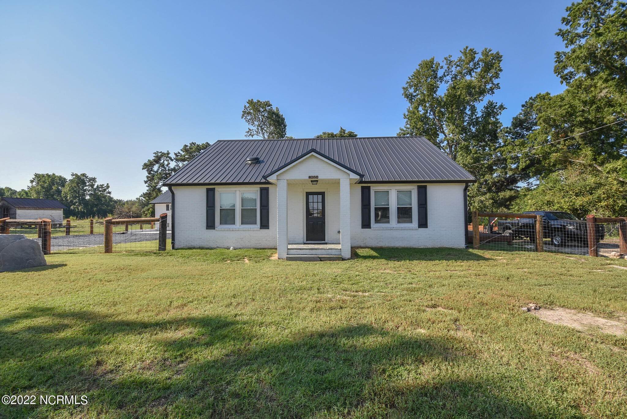 4. Single Family Homes for Sale at 4060 Union Church Road Carthage, North Carolina 28327 United States