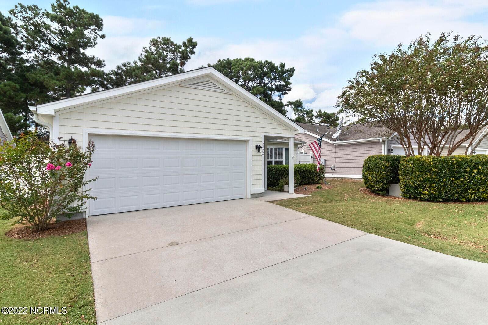 3. Single Family Homes for Sale at 5222 Minnesota Drive Southport, North Carolina 28461 United States