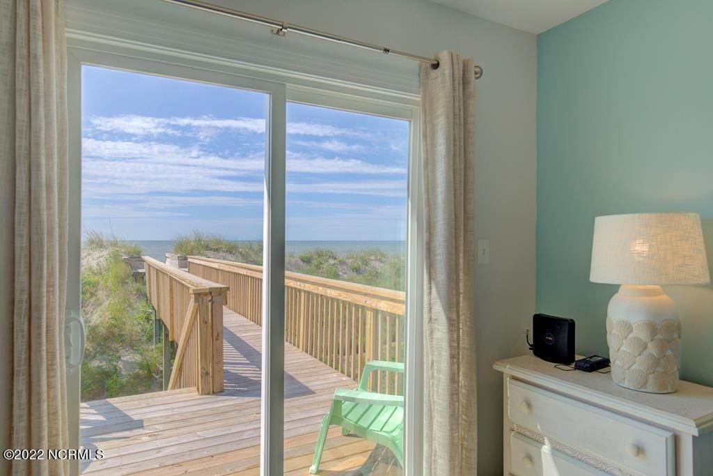 19. Townhouse for Sale at 1438 New River Inlet Road N Topsail Beach, North Carolina 28460 United States