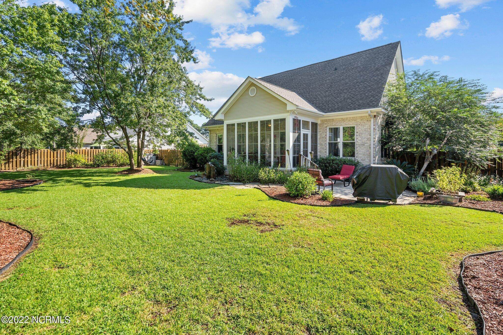 11. Single Family Homes for Sale at 1142 Grandiflora Drive Leland, North Carolina 28451 United States