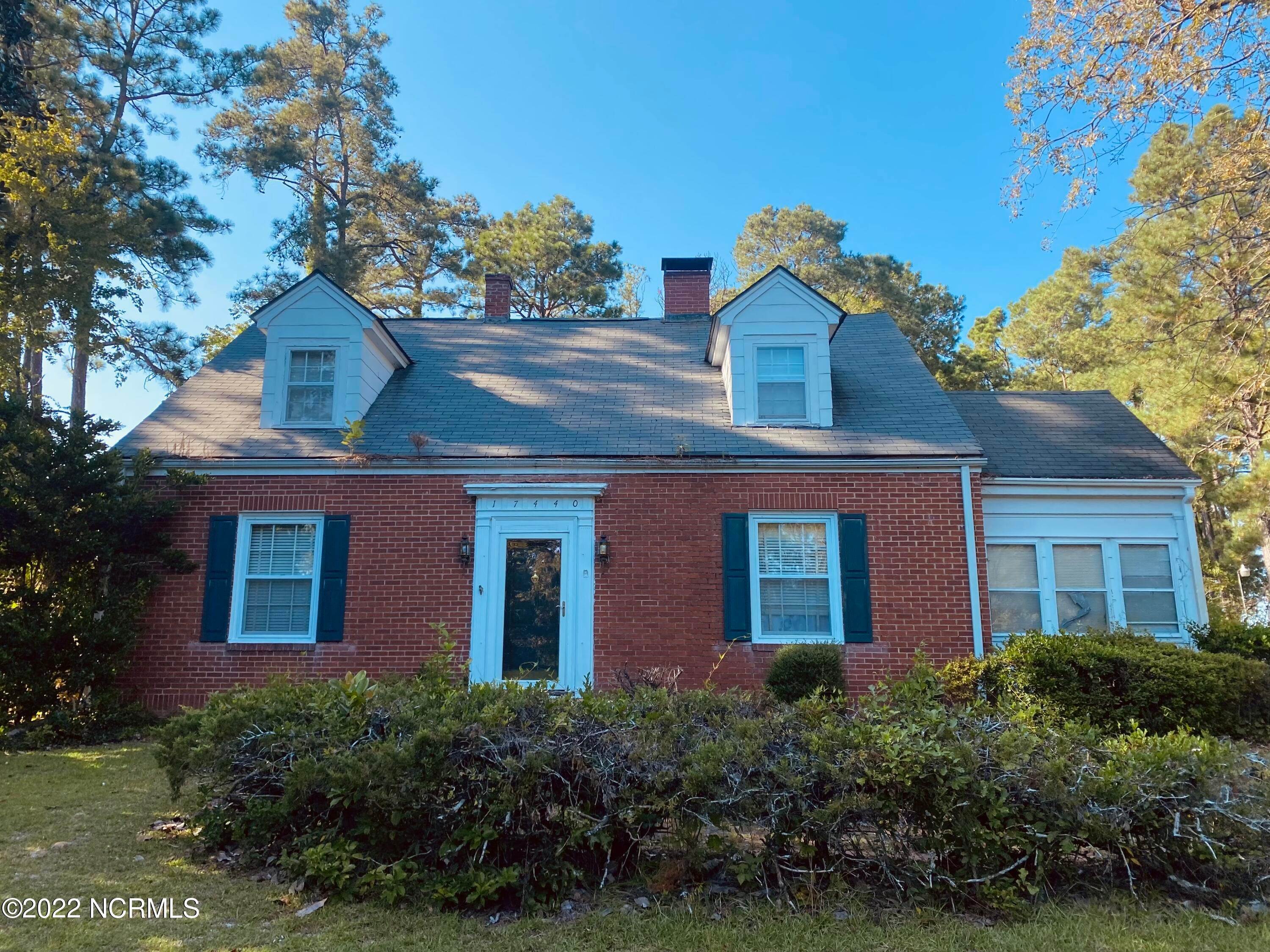 5. Single Family Homes for Sale at 17440 Saint Johns Church Road Laurel Hill, North Carolina 28351 United States