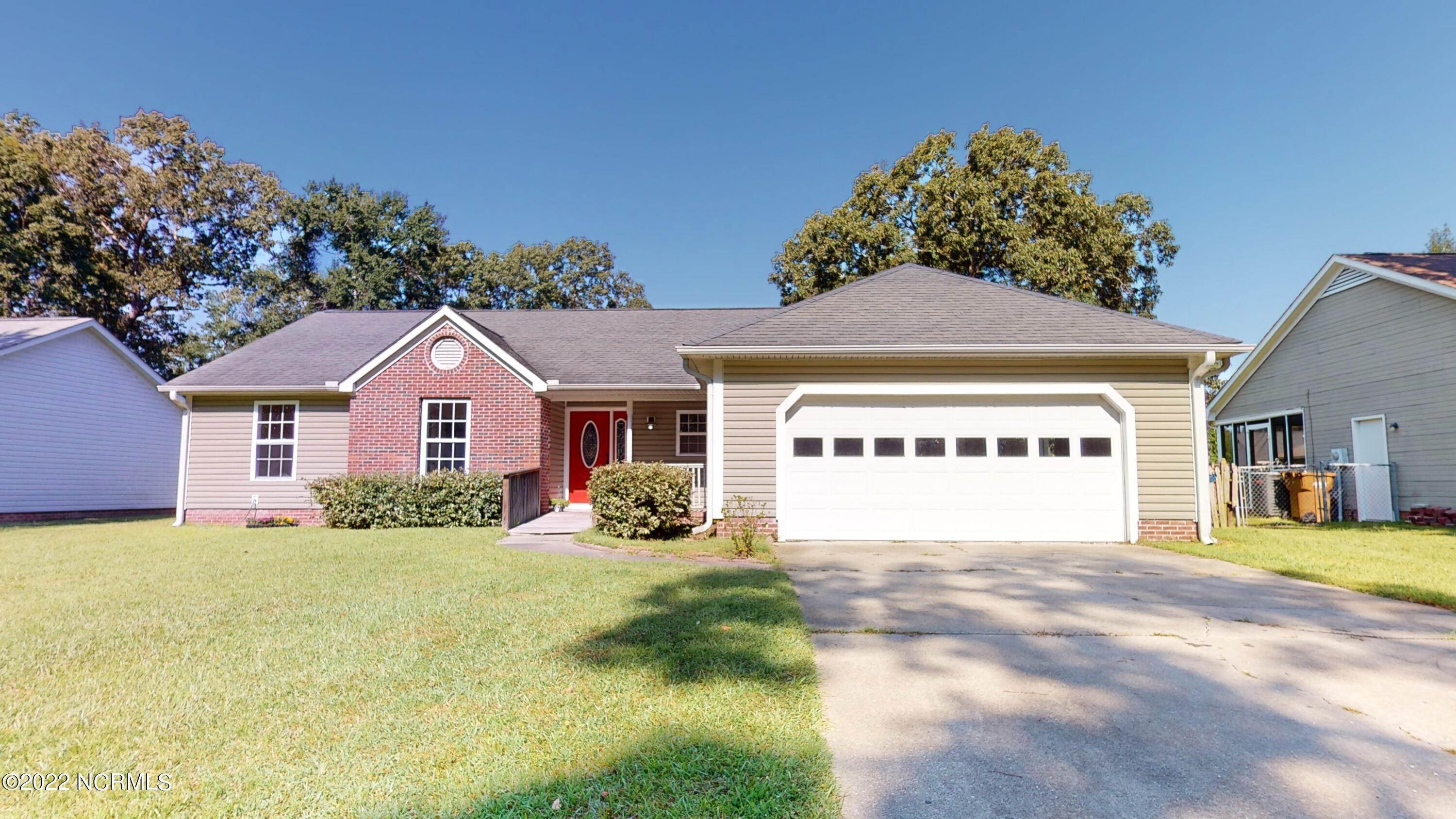 Single Family Homes for Sale at 169 Raintree Circle Jacksonville, North Carolina 28540 United States