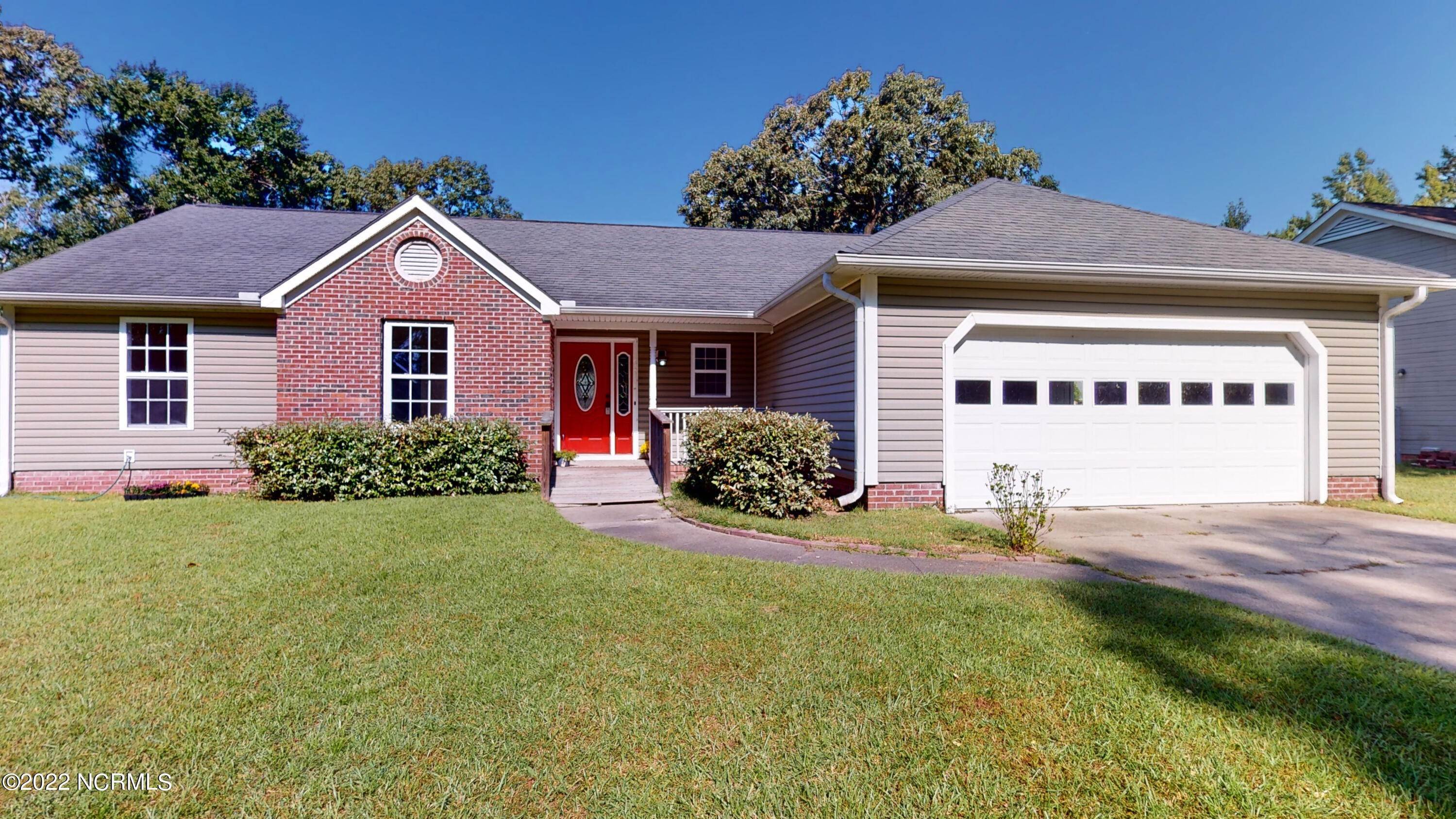 2. Single Family Homes for Sale at 169 Raintree Circle Jacksonville, North Carolina 28540 United States