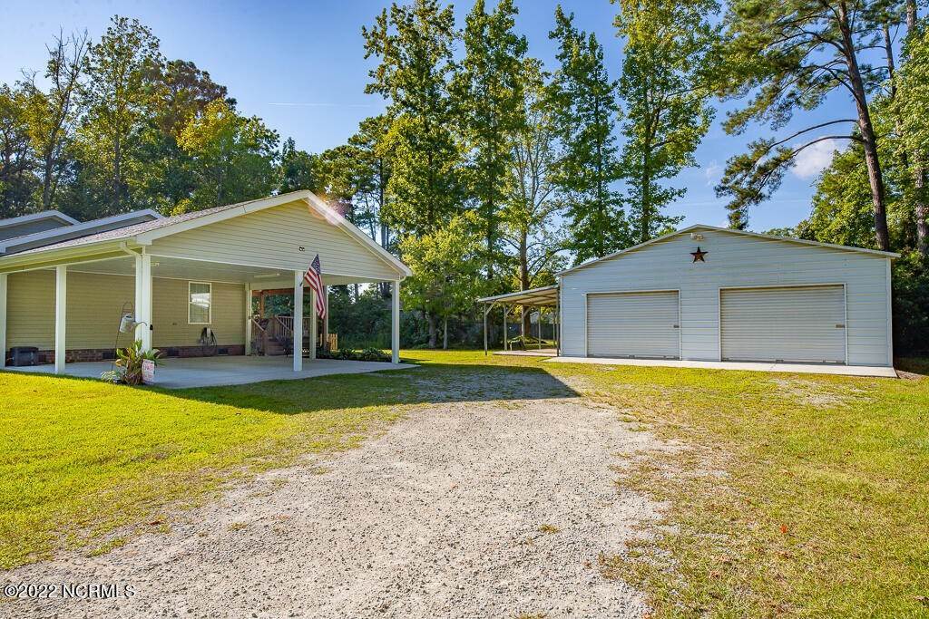 16. Single Family Homes for Sale at 444 Fisher Turnpike Road Arapahoe, North Carolina 28510 United States