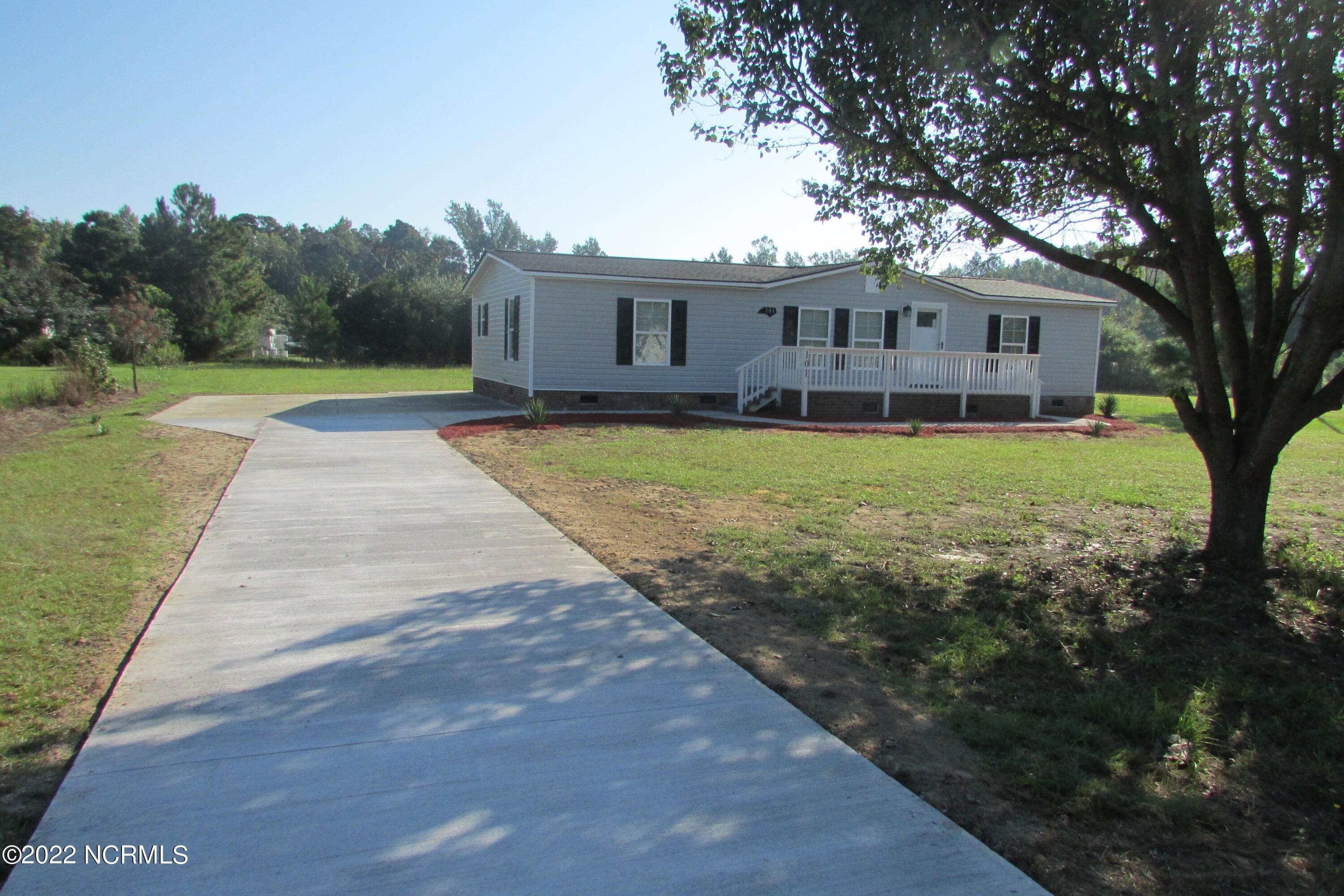 Manufactured Home for Sale at 101 Elkton Road Clarkton, North Carolina 28433 United States