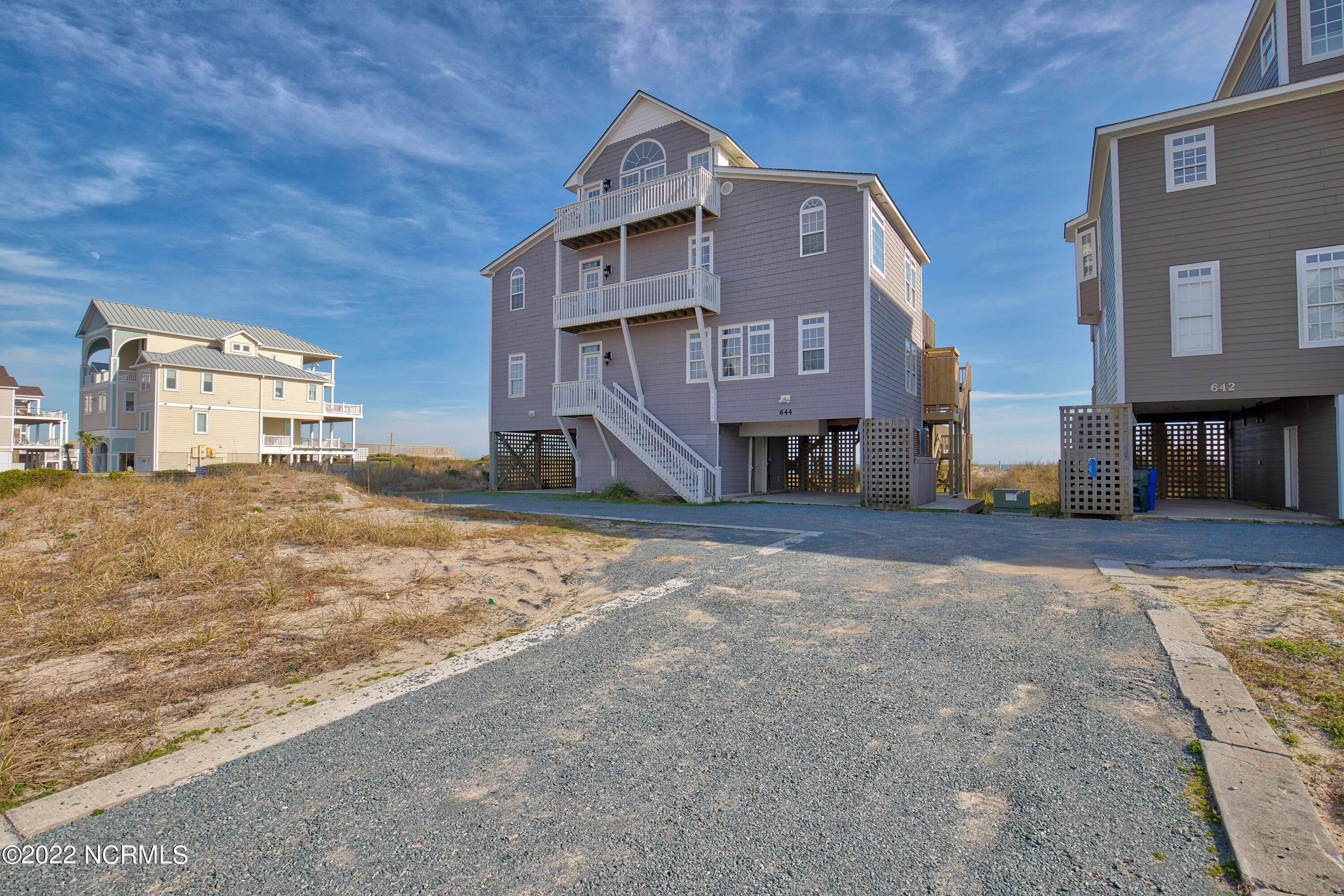 Single Family Homes для того Продажа на 644 Hampton Colony Circle N Topsail Beach, Северная Каролина 28460 Соединенные Штаты