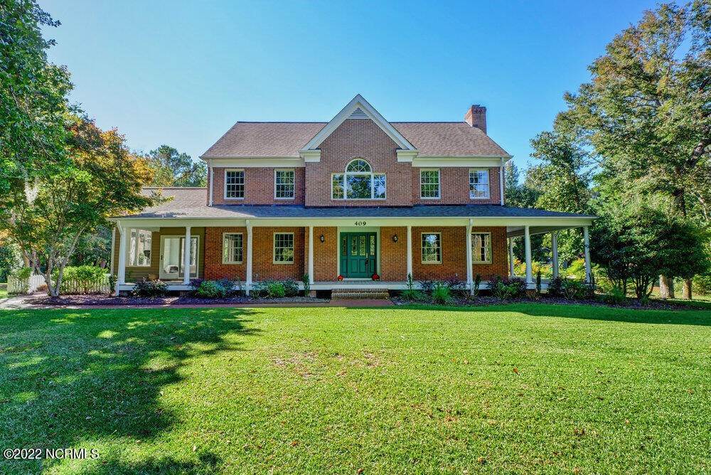 Single Family Homes for Sale at 409 Whitebridge Road Hampstead, North Carolina 28443 United States