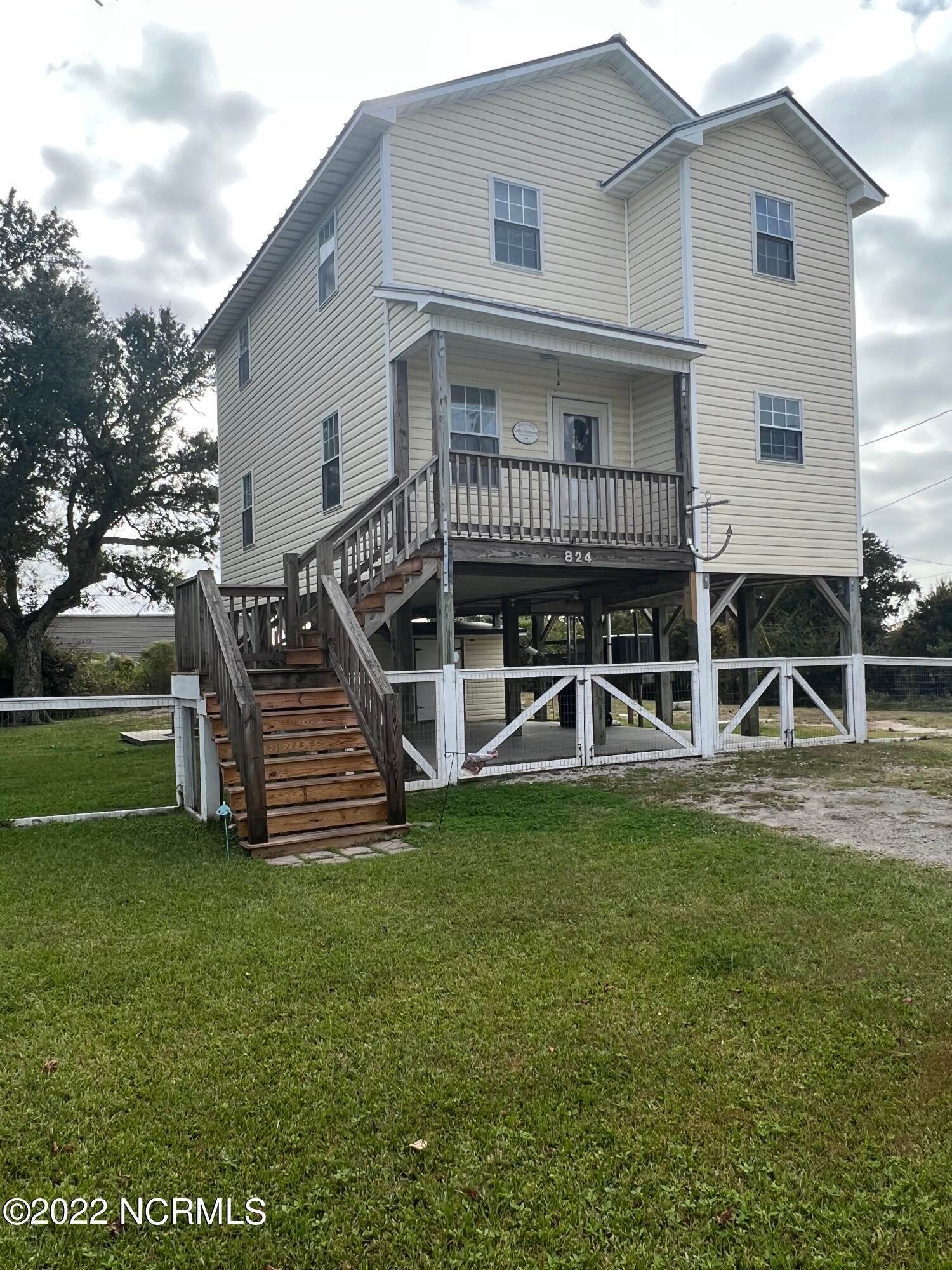 Single Family Homes for Sale at 824 Island Road Harkers Island, North Carolina 28531 United States