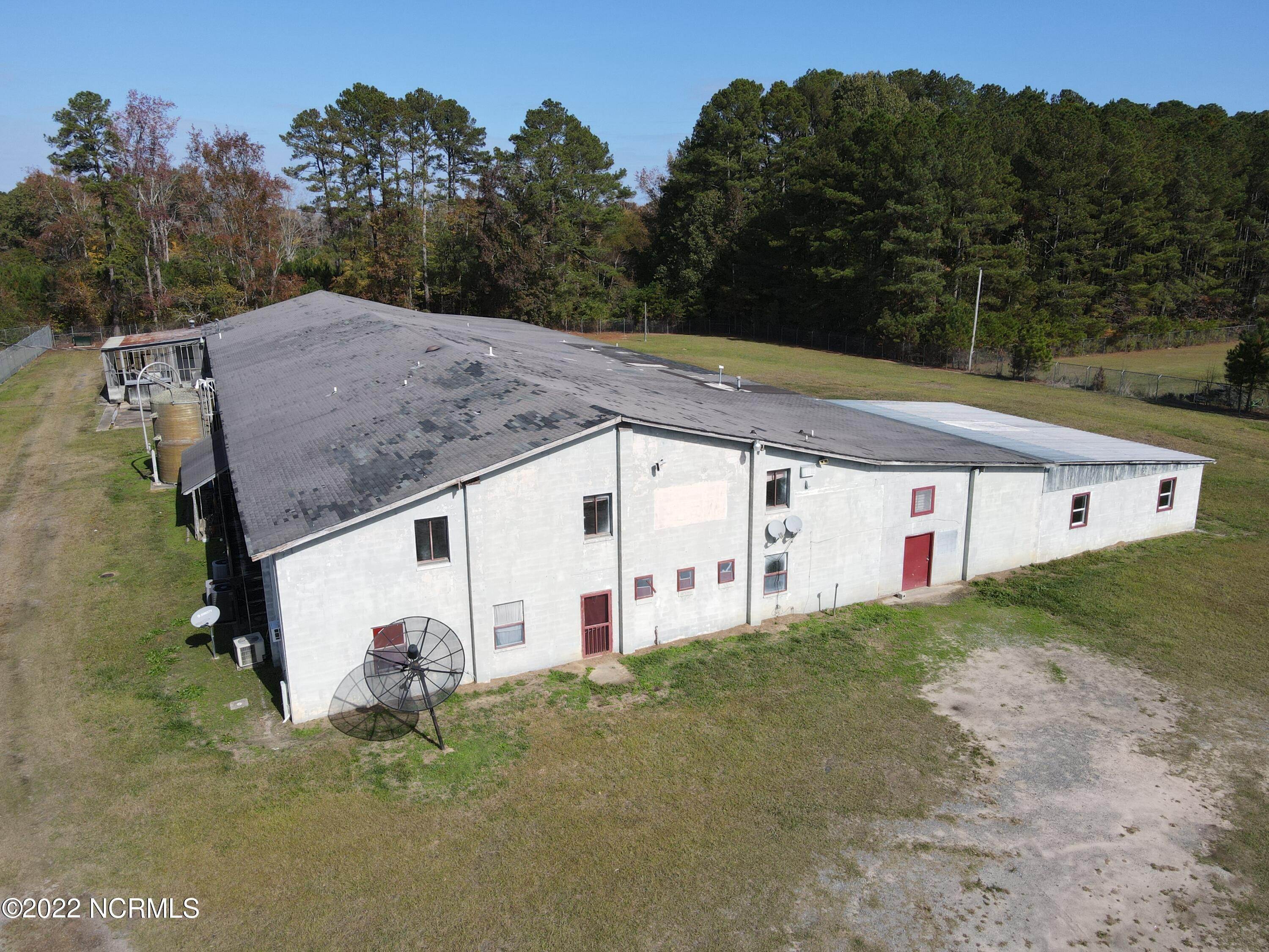Commercial for Sale at 111 County Farm Road Windsor, North Carolina 27983 United States