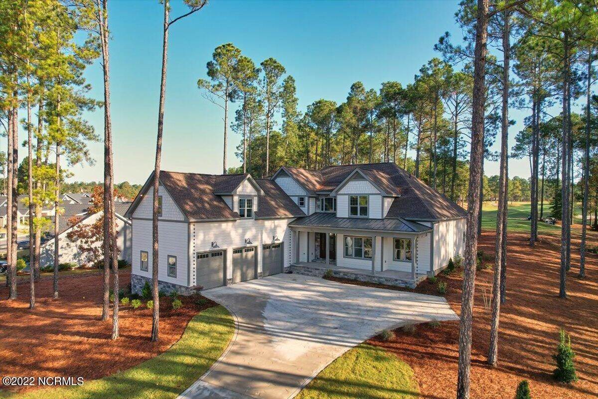 Single Family Homes por un Venta en 100 Holly Springs Court Southern Pines, Carolina Del Norte 28387 Estados Unidos