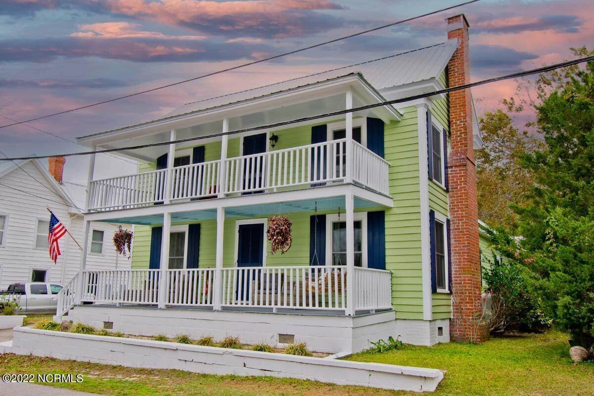 Single Family Homes pour l Vente à 106 Walnut Street Swansboro, Caroline du Nord 28584 États-Unis