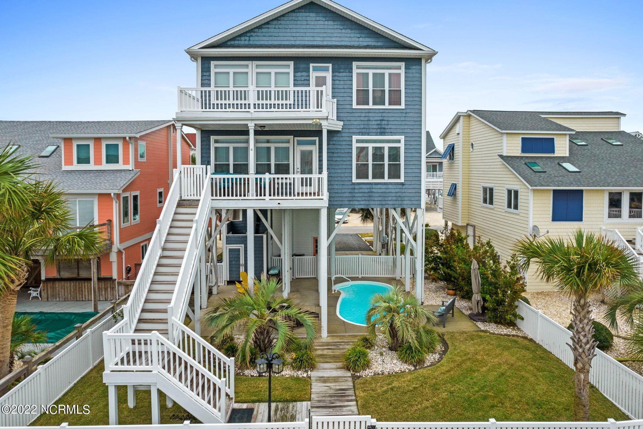 Single Family Homes для того Продажа на 25 Moore Street Ocean Isle Beach, Северная Каролина 28469 Соединенные Штаты
