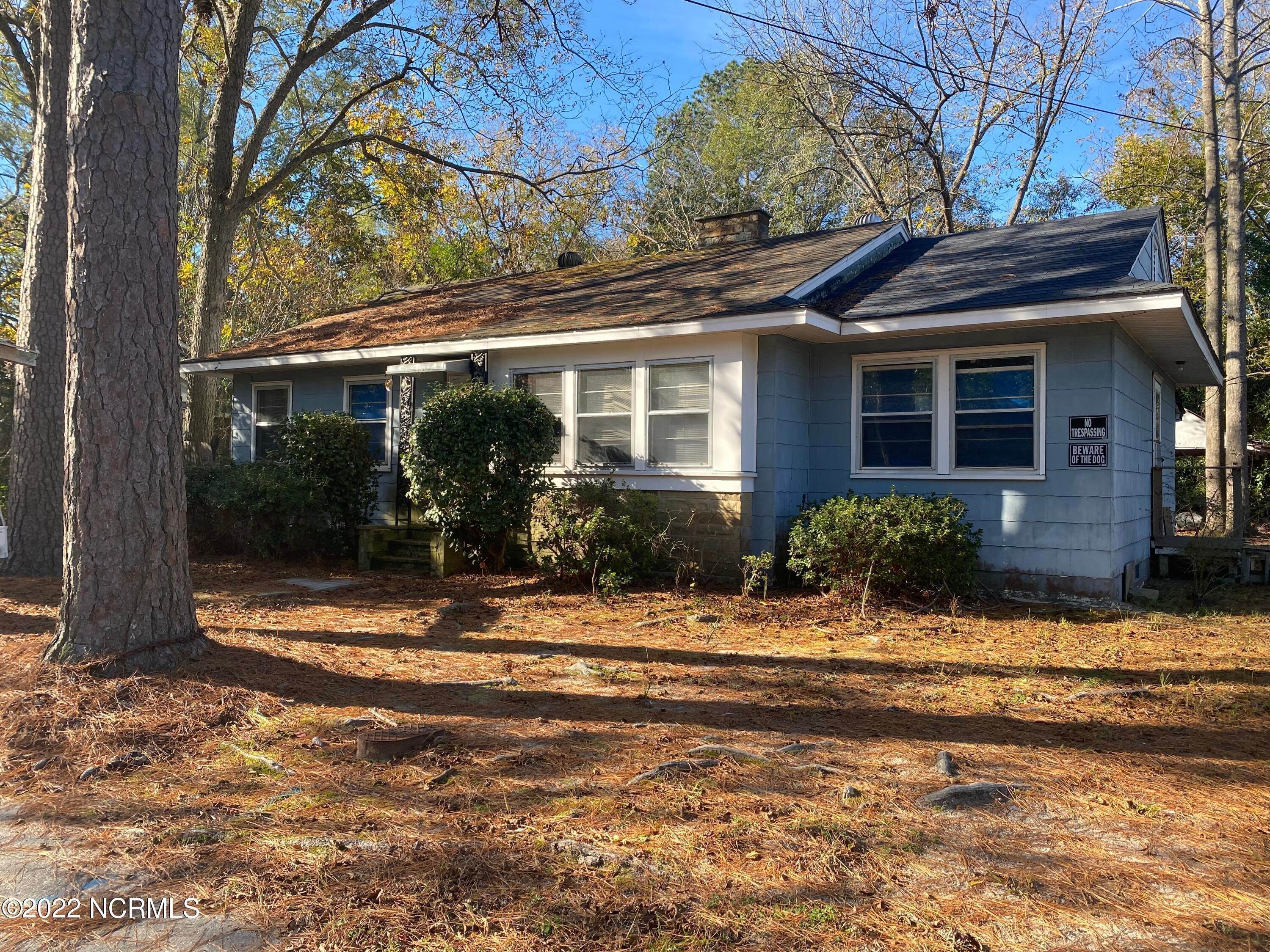 Single Family Homes pour l Vente à 1504 Hyman Avenue Kinston, Caroline du Nord 28501 États-Unis