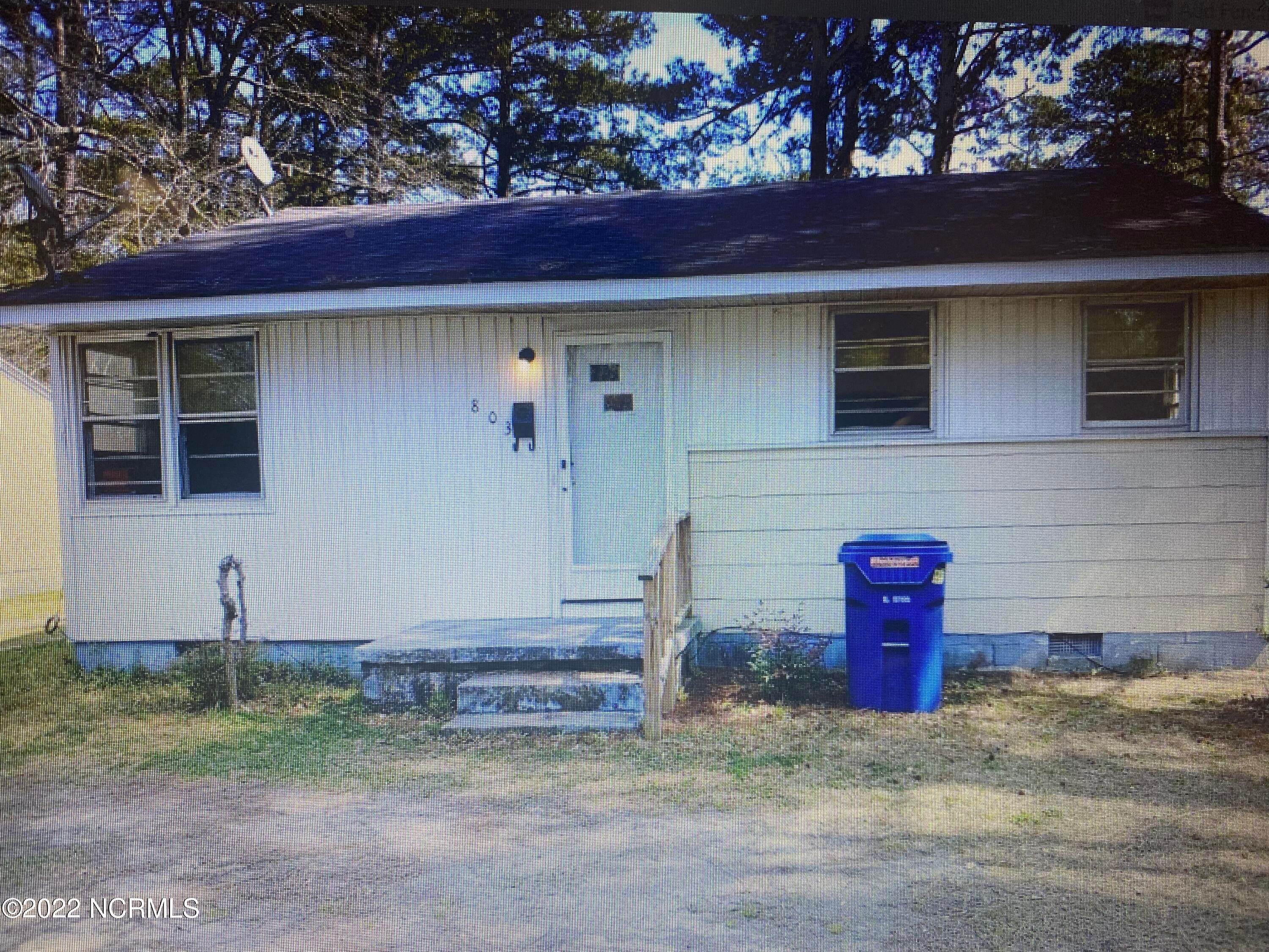 Single Family Homes pour l Vente à 803 Candlewood Drive Kinston, Caroline du Nord 28501 États-Unis