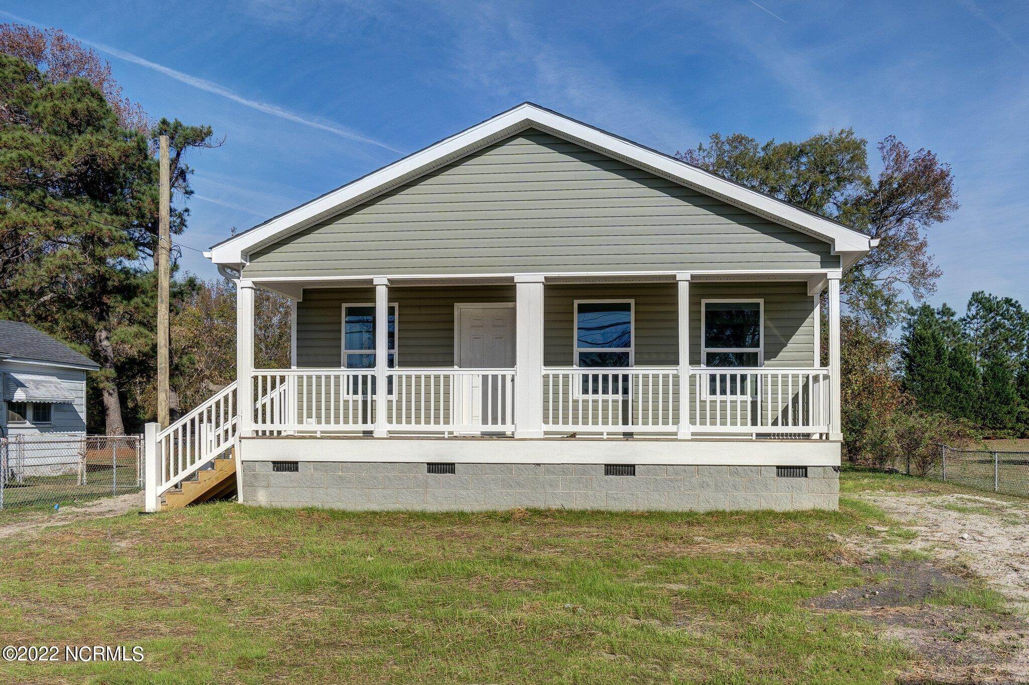 Single Family Homes для того Продажа на 307 Saratoga Street Stantonsburg, Северная Каролина 27883 Соединенные Штаты