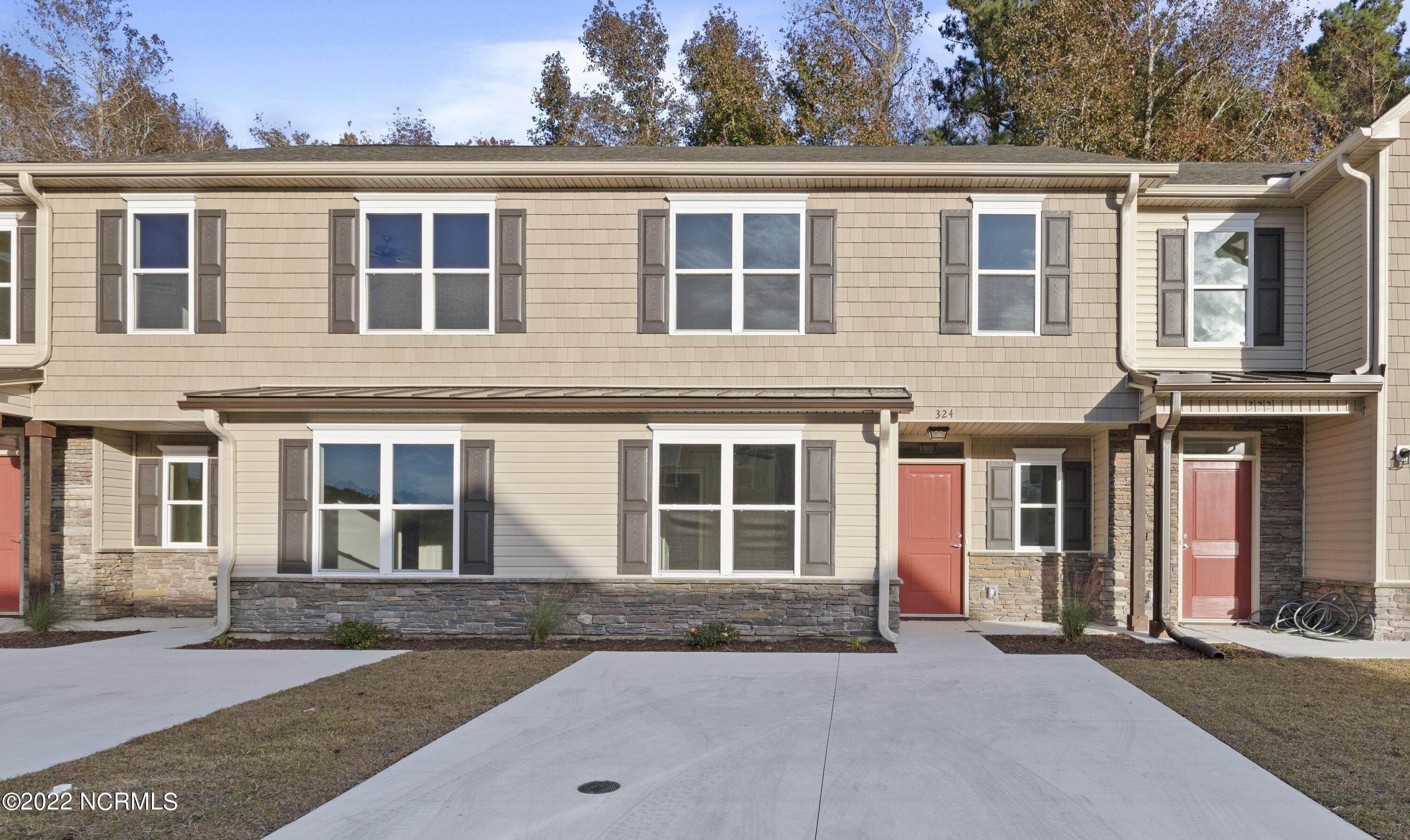 Casa unifamiliar adosada (Townhouse) en 324 Glenellen Loop Road Midway Park, Carolina Del Norte 28544 Estados Unidos