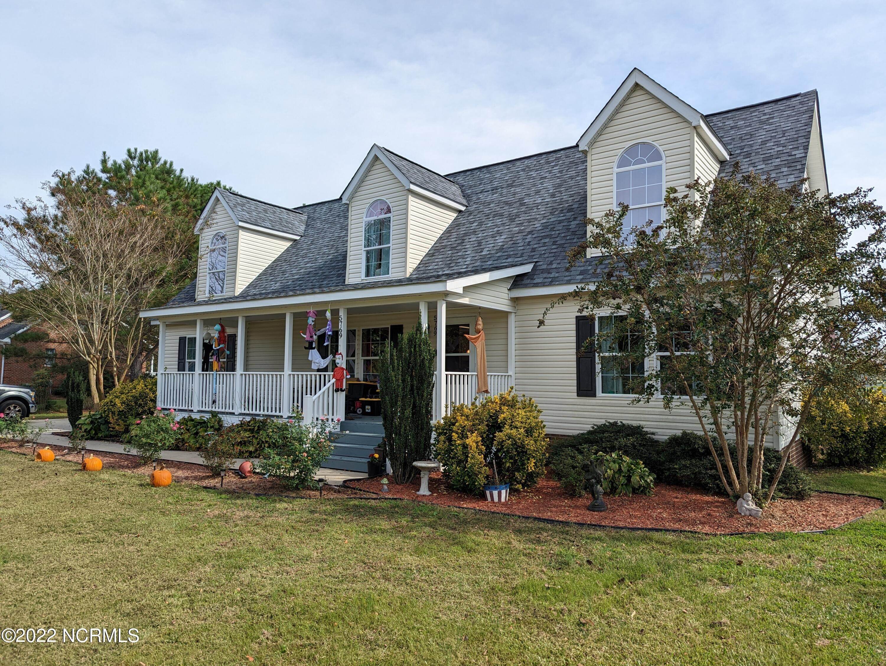 Single Family Homes для того Продажа на 5769 Saint Marys Church Road Lucama, Северная Каролина 27851 Соединенные Штаты