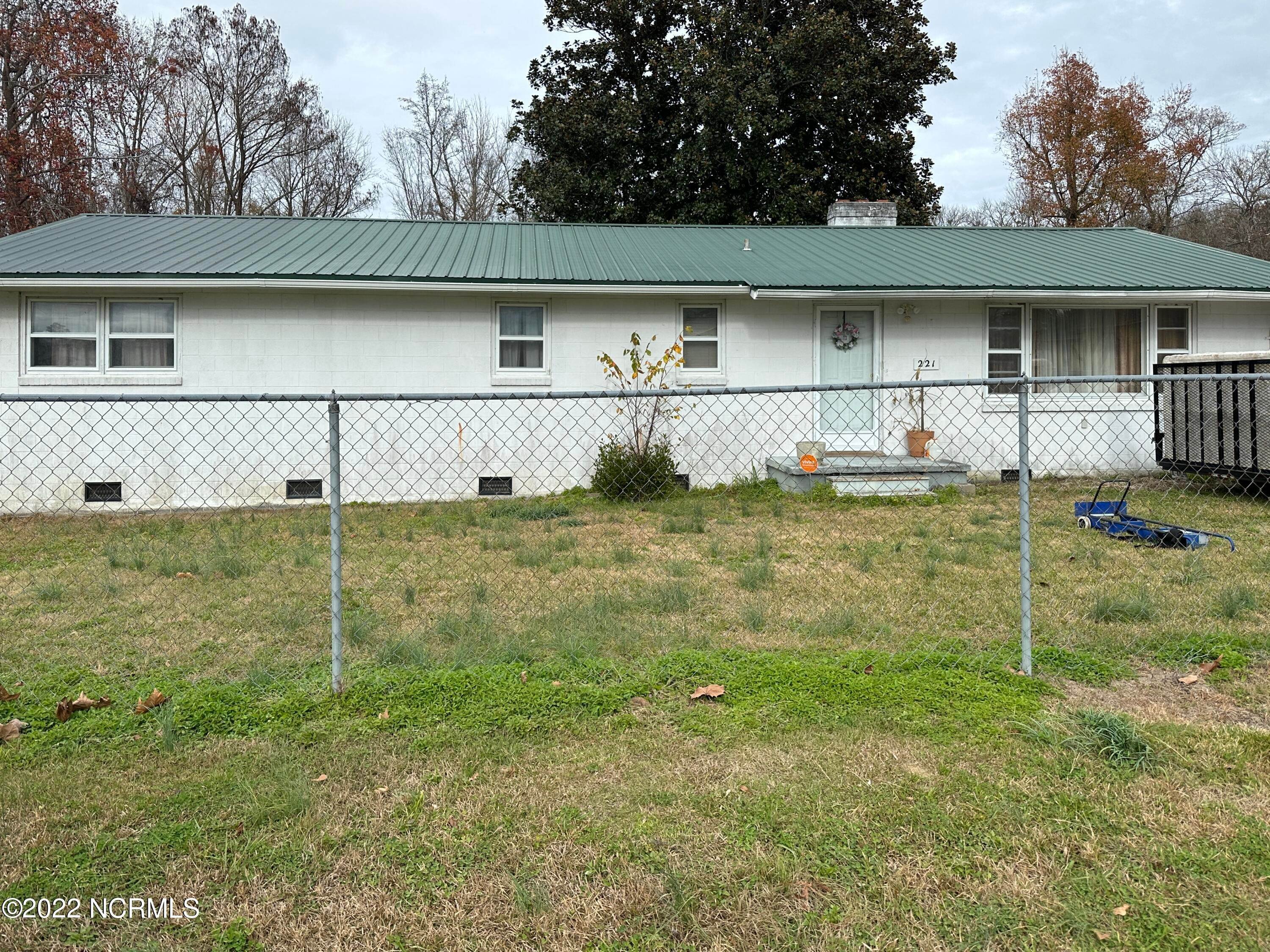 Single Family Homes для того Продажа на 221 Beaufort Road Pollocksville, Северная Каролина 28573 Соединенные Штаты