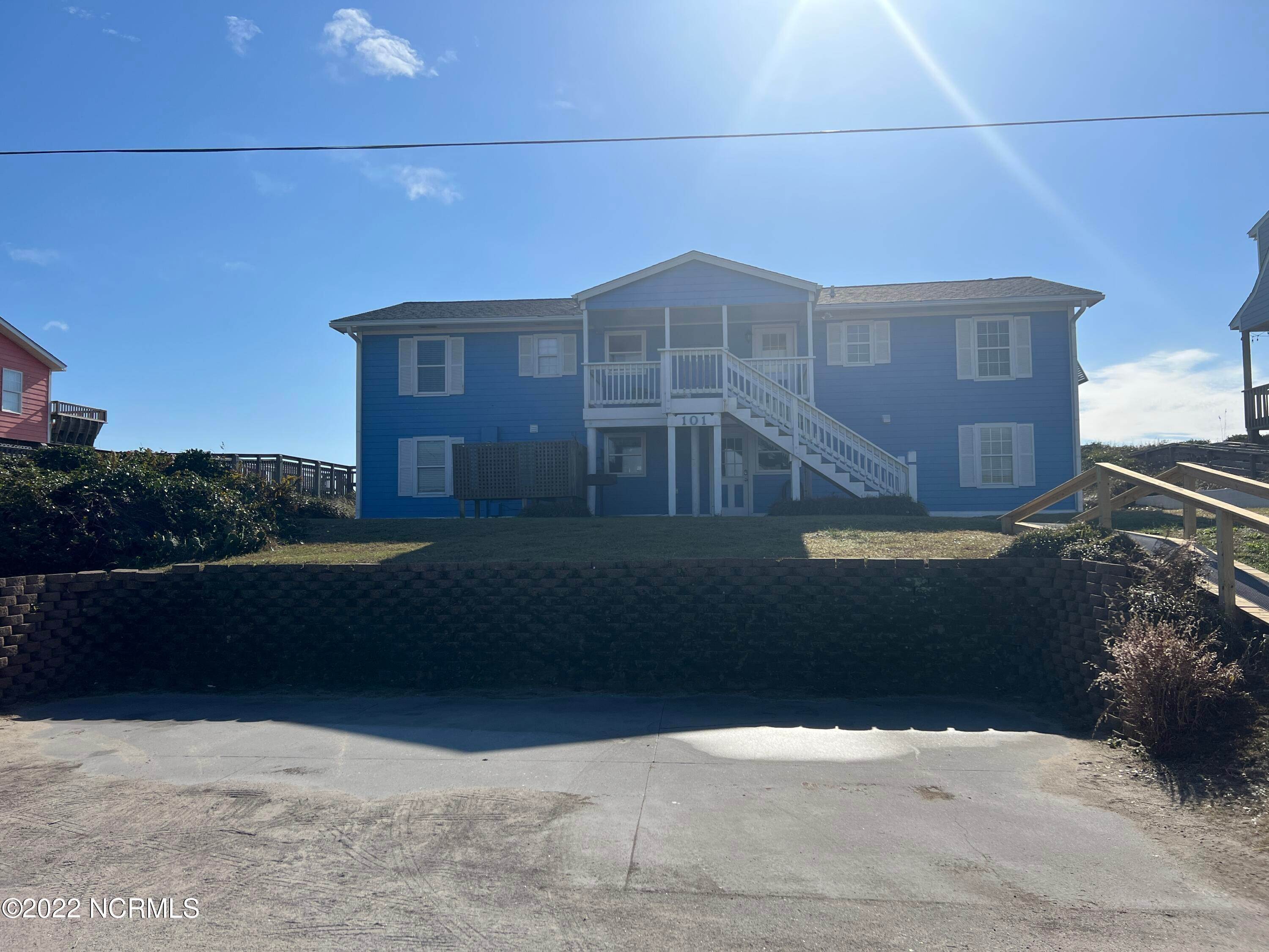 Single Family Homes pour l Vente à 101 Ocean Drive Emerald Isle, Caroline du Nord 28594 États-Unis