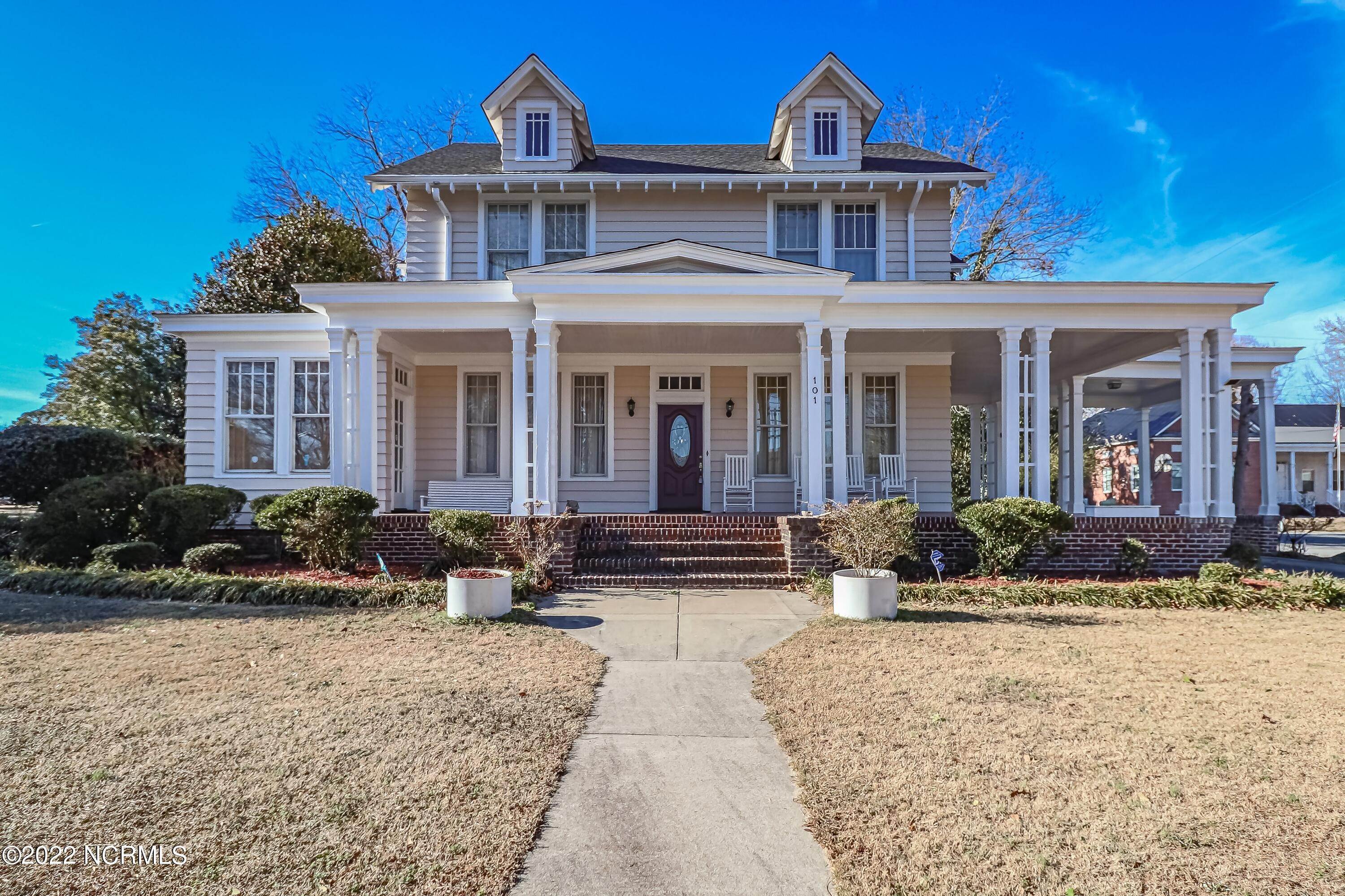 Single Family Homes для того Продажа на 101 Harper Street Snow Hill, Северная Каролина 28580 Соединенные Штаты