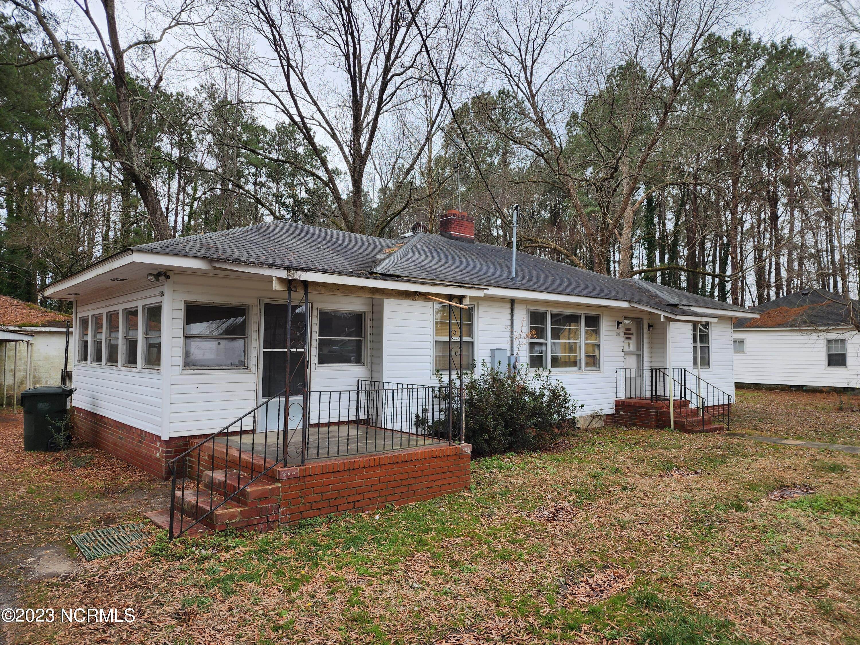 Single Family Homes pour l Vente à 101 Pearl Street Aulander, Caroline du Nord 27805 États-Unis