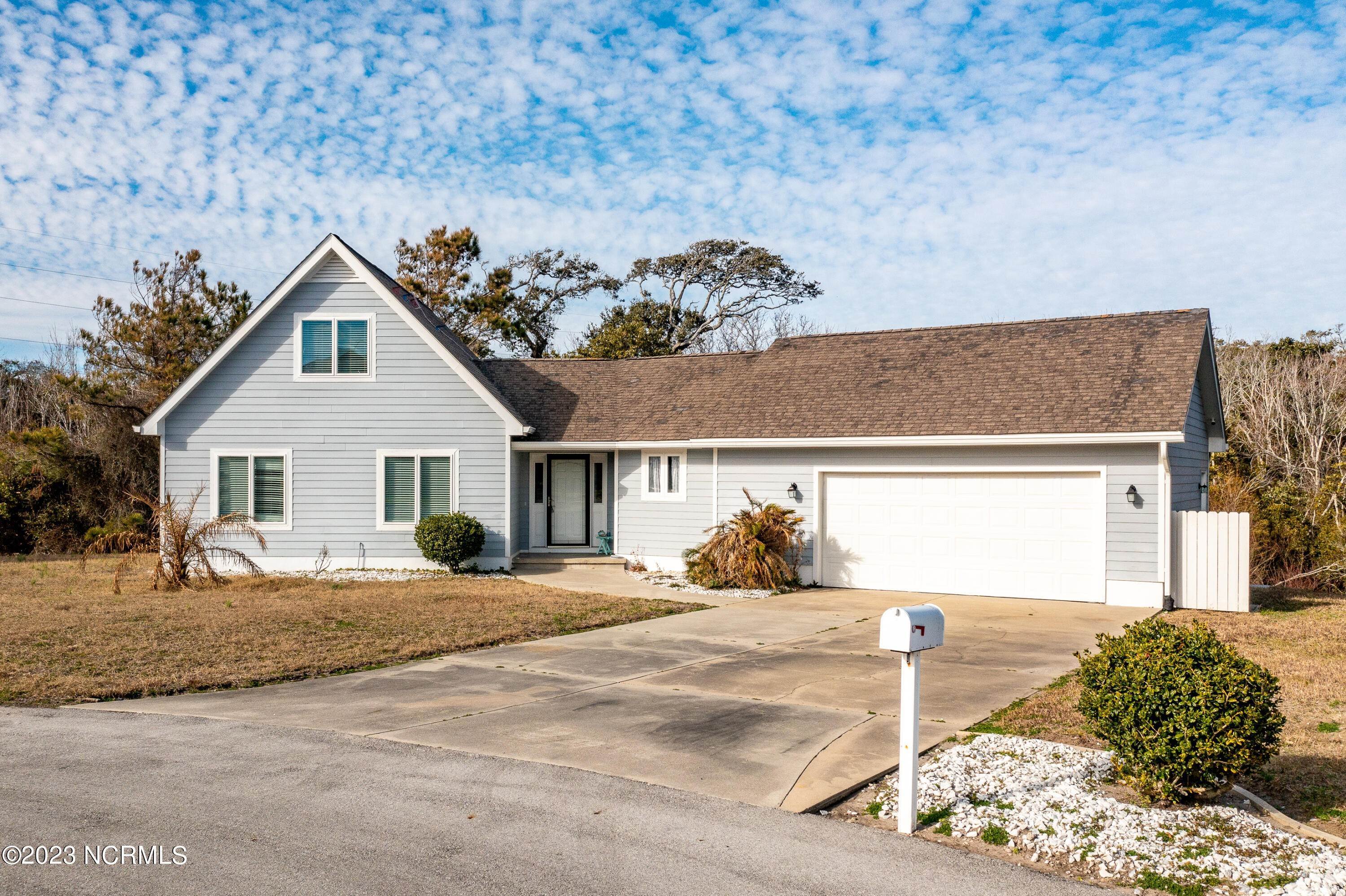 Single Family Homes для того Продажа на 312 Pine Knoll Circle Pine Knoll Shores, Северная Каролина 28512 Соединенные Штаты